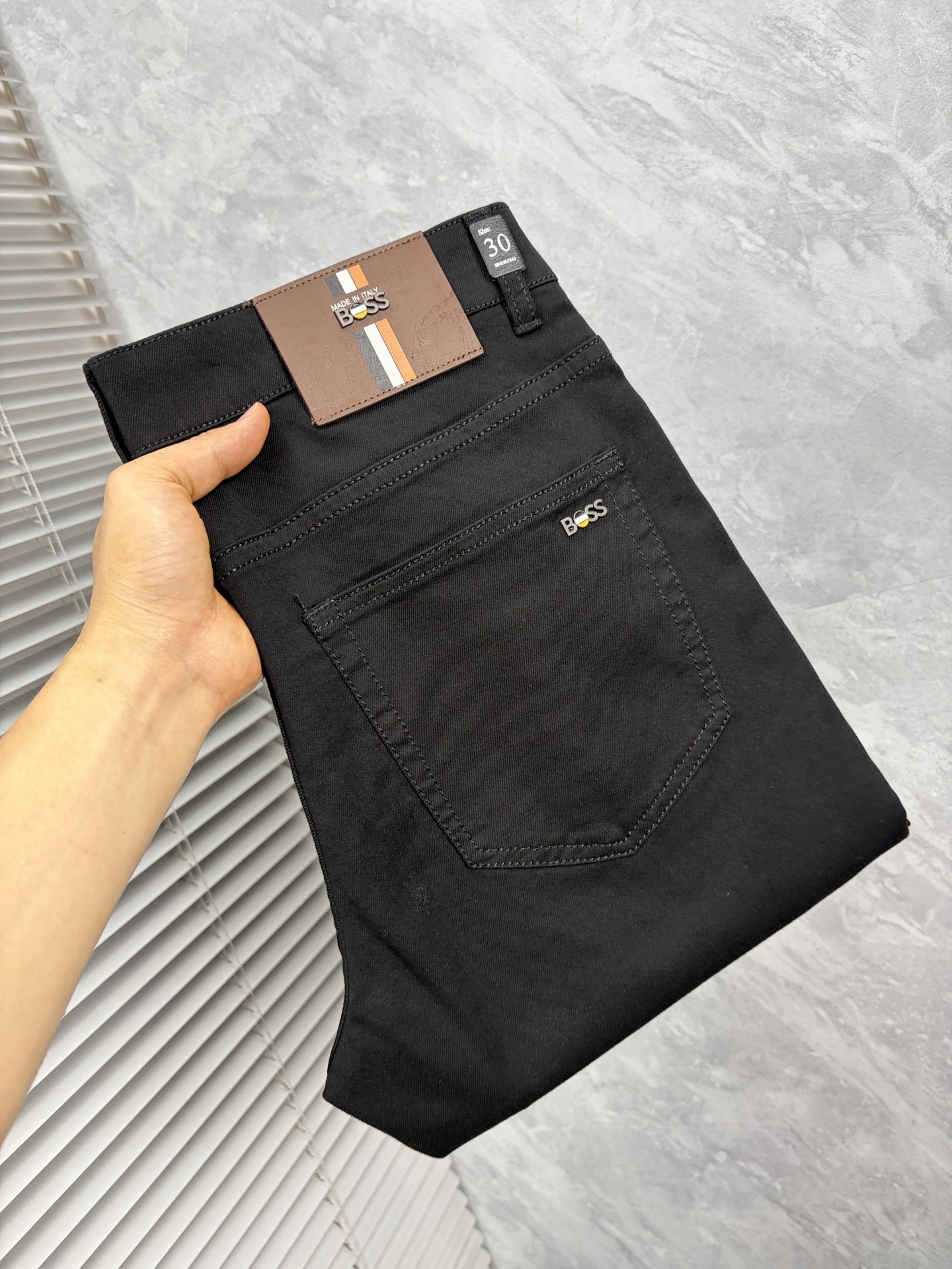 NO:933129,BOSS high-end customization, 2026 latest jeans, sold simultaneously at the counter, original customized replicas, customer-supplied hardware accessories, original quality, imported denim fabric with high elasticity, heavy washing, fine workmanship and routing, excellent upper body!  Preferred items Size: 29-38,,jeans,19860909BOSS 高端定制、2026最新款牛仔裤 柜台同步发售 原版定制复刻 客供五金辅料 原单品质 进口牛仔面料高弹力 重工洗水 做工走线精细 上身绝佳！优选单品 码数: 29-38,,jeans,,Men's clothing
