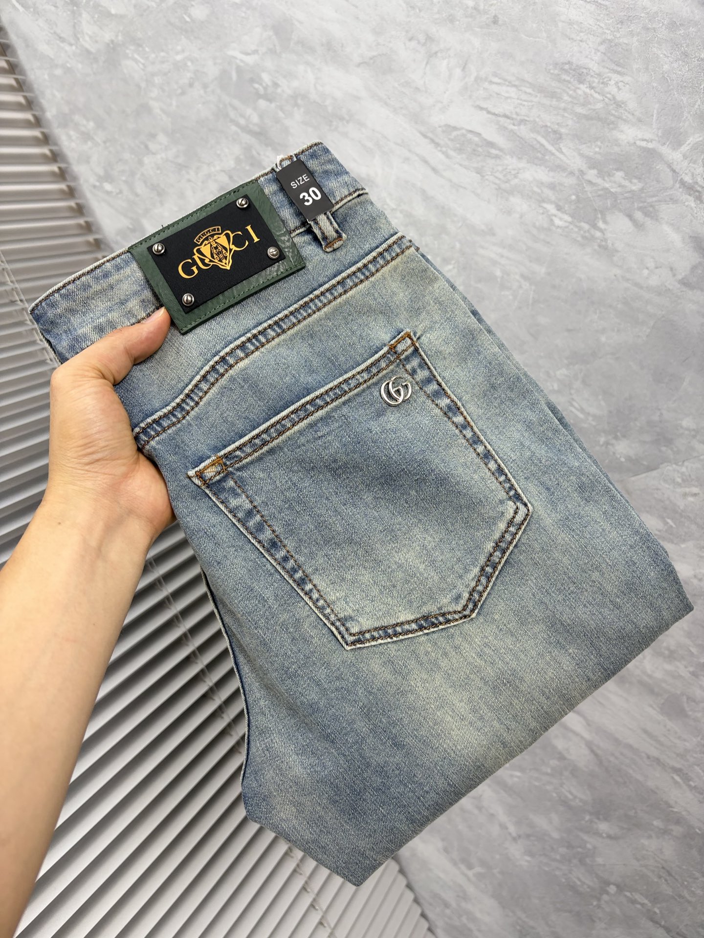 NO:933141,Gucci high-end customization, 2026 latest jeans, simultaneous sale at the counter, original custom-made replica, customer-supplied hardware accessories, original quality, imported denim fabric with high elasticity, heavy washing, fine workmanship, and excellent upper body!  Preferred items Size: 29-38,,jeans,19860909古奇 高端定制、2026最新款牛仔裤 柜台同步发售 原版定制复刻 客供五金辅料 原单品质 进口牛仔面料高弹力 重工洗水 做工走线精细 上身绝佳！优选单品 码数: 29-38,,jeans,,Men's clothing