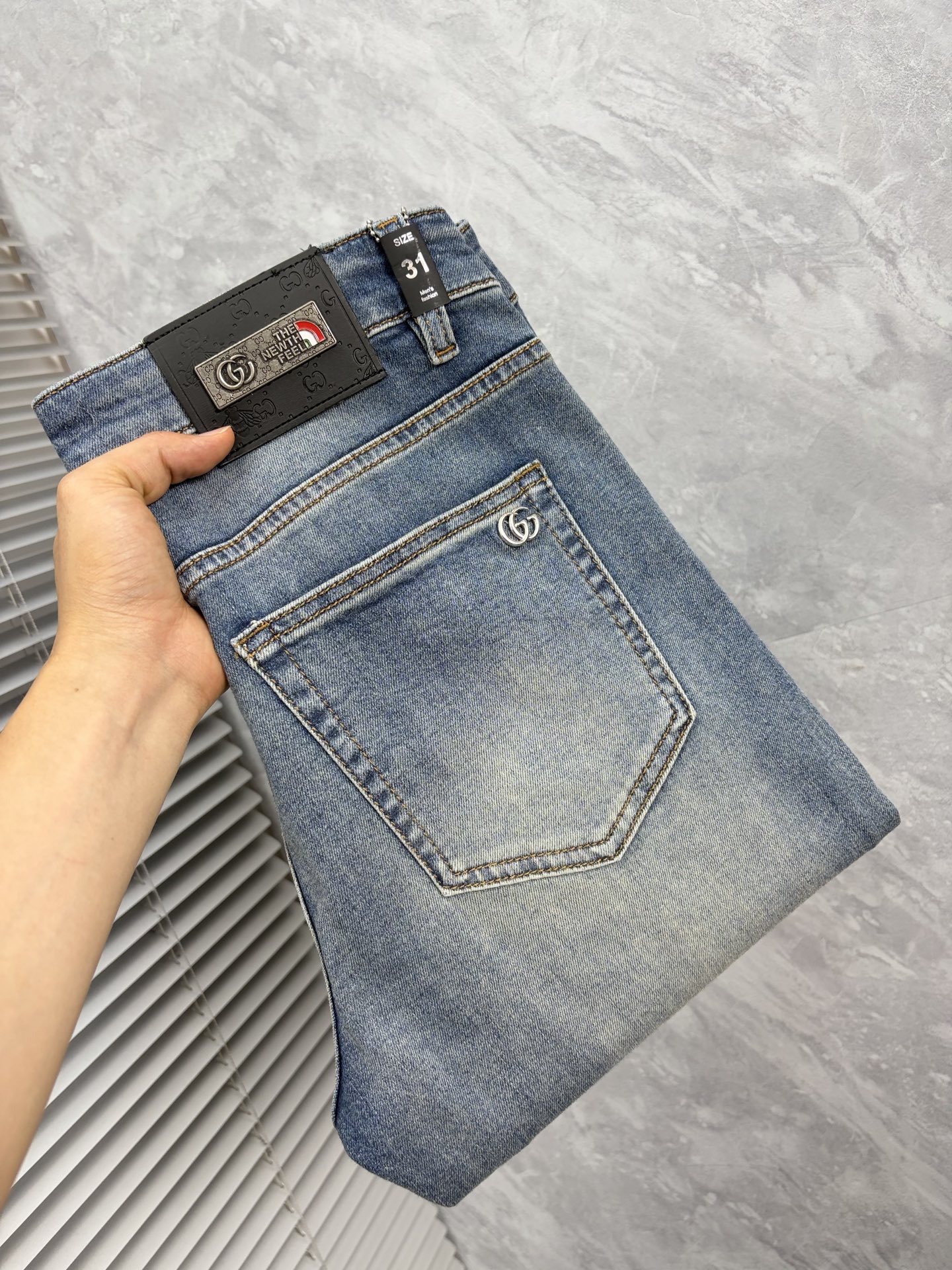 NO:933154,Gucci high-end customization, 2026 latest jeans, simultaneous sale at the counter, original custom-made replica, customer-supplied hardware accessories, original quality, imported denim fabric with high elasticity, heavy washing, fine workmanship, and excellent upper body!  Preferred items Size: 29-38,,jeans,19860909古奇 高端定制、2026最新款牛仔裤 柜台同步发售 原版定制复刻 客供五金辅料 原单品质 进口牛仔面料高弹力 重工洗水 做工走线精细 上身绝佳！优选单品 码数: 29-38,,jeans,,Men's clothing