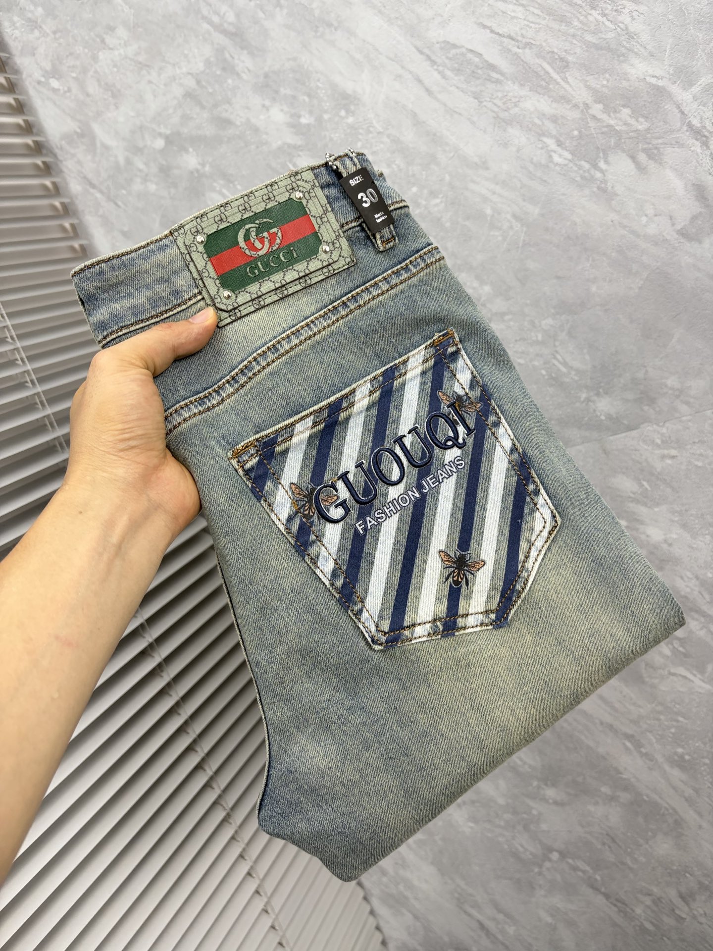 NO:933179,Gucci high-end customization, 2026 latest jeans, simultaneous sale at the counter, original customized replicas, customer-supplied hardware accessories, original quality, imported denim fabric with high elasticity, heavy washing, fine workmanship, and excellent upper body!  Preferred items Size: 29-38,,jeans,19860909古奇 高端定制、2026最新款牛仔裤 柜台同步发售 原版定制复刻 客供五金辅料 原单品质 进口牛仔面料高弹力 重工洗水 做工走线精细 上身绝佳！优选单品 码数: 29-38,,jeans,,Men's clothing