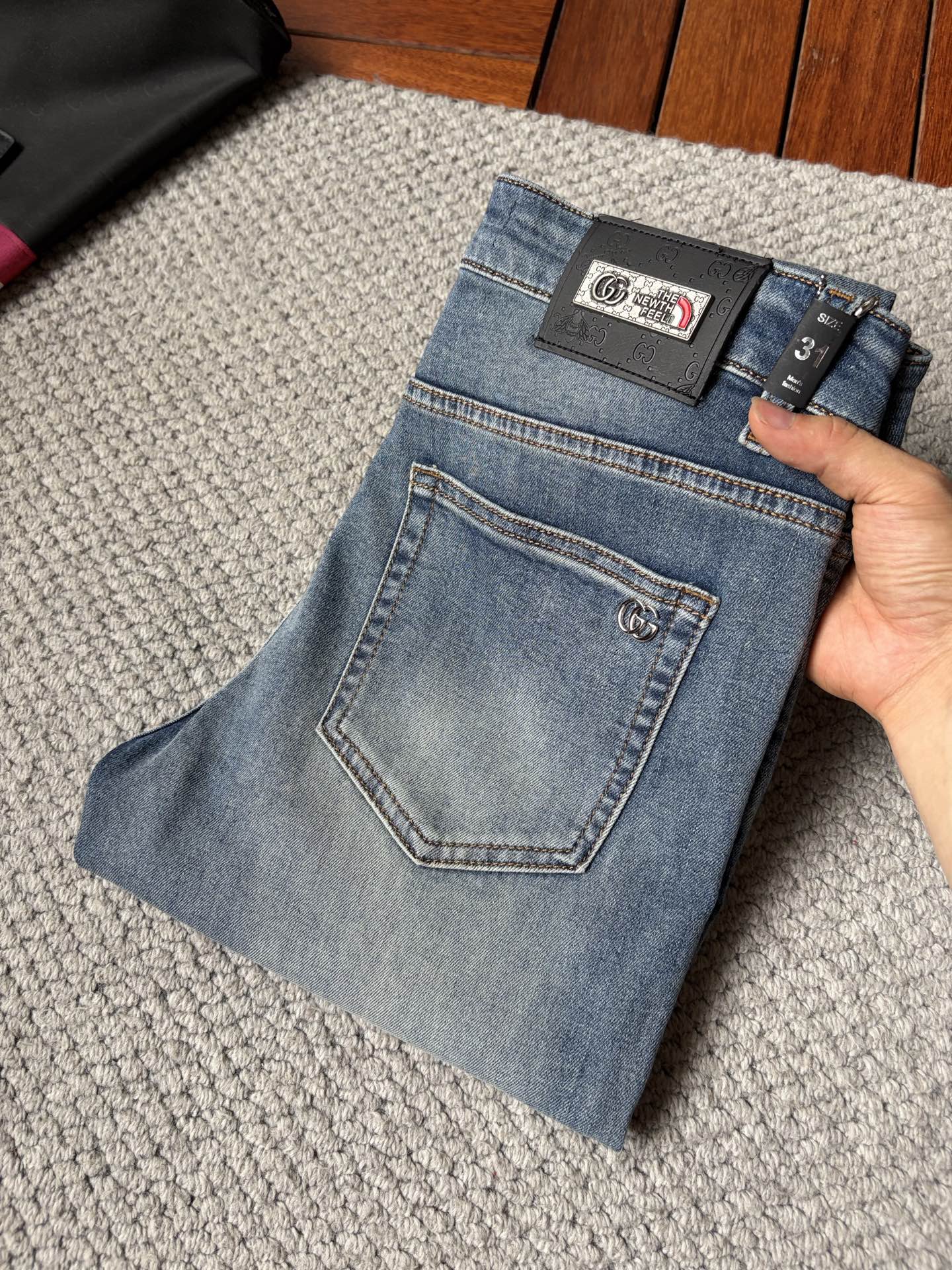 NO:935124,Gucci high-end customization, 2026 latest jeans, simultaneous sale at the counter, original custom-made replica, customer-supplied hardware accessories, original quality, imported denim fabric with high elasticity, heavy washing, fine workmanship, and excellent upper body!  Preferred items Size: 29-38,,jeans,19860909古奇 高端定制、2026最新款牛仔裤 柜台同步发售 原版定制复刻 客供五金辅料 原单品质 进口牛仔面料高弹力 重工洗水 做工走线精细 上身绝佳！优选单品 码数: 29-38,,jeans,,Men's clothing