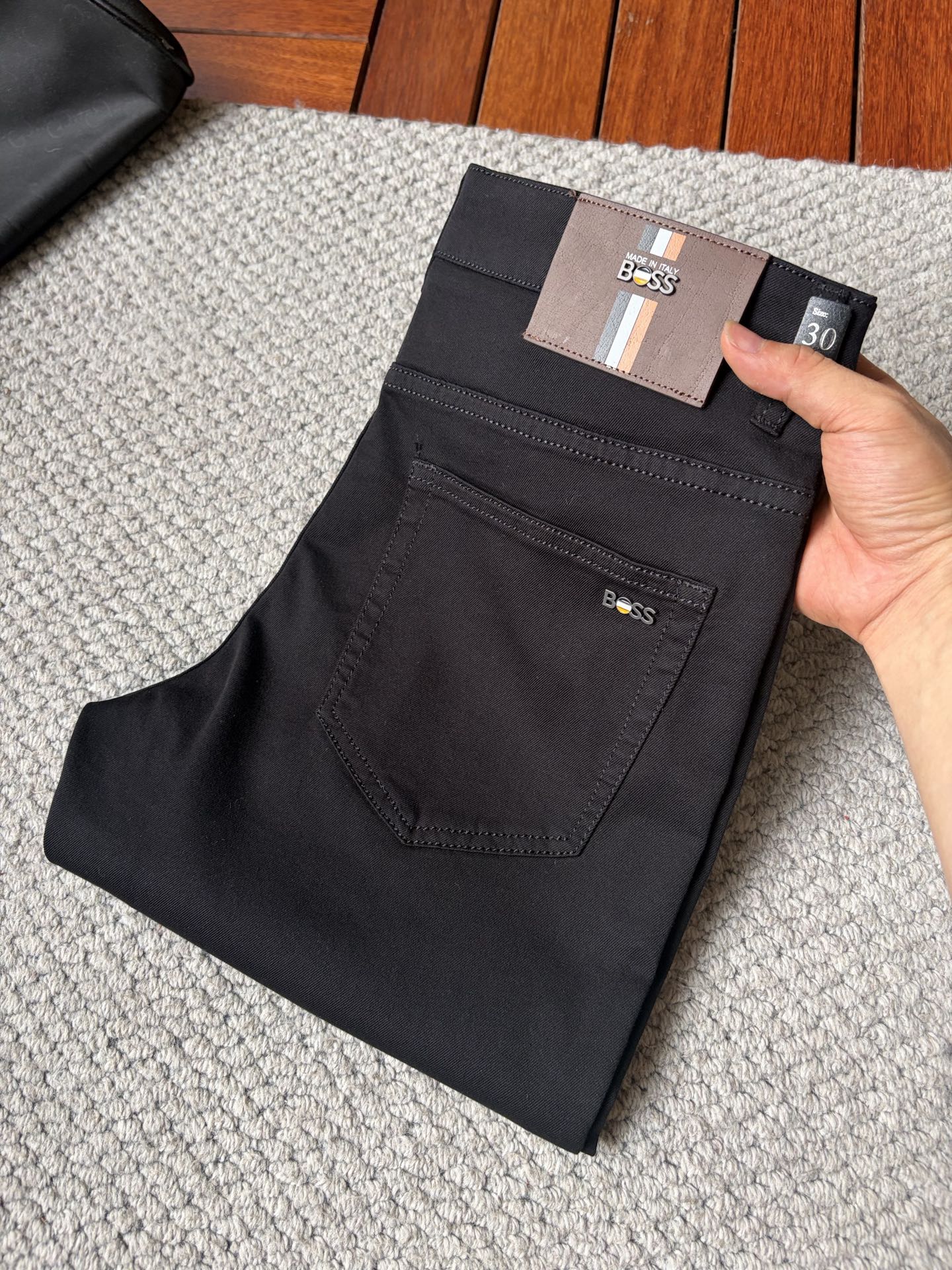 NO:935072,BOS high-end customization, 2026 latest jeans, simultaneous sale at the counter, original custom-made replicas, customer-supplied hardware accessories, original quality, imported denim fabric with high elasticity, heavy washing, fine workmanship and routing, excellent upper body!  Preferred items Size: 29-38,,jeans,19860909BOS 高端定制、2026最新款牛仔裤 柜台同步发售 原版定制复刻 客供五金辅料 原单品质 进口牛仔面料高弹力 重工洗水 做工走线精细 上身绝佳！优选单品 码数: 29-38,,jeans,,Men's clothing