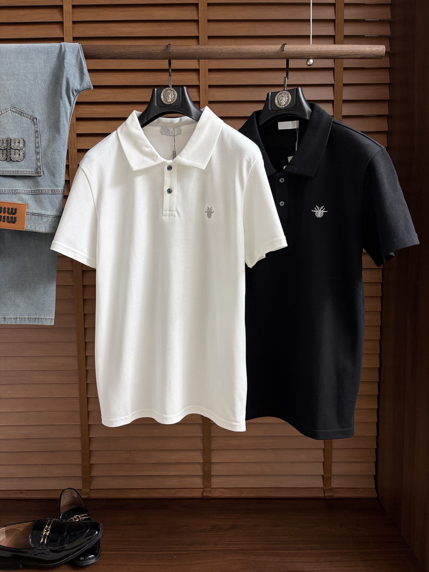 NO:937396,DR 2026 spring and summer new polo shirt business casual lapel short-sleeved T-shirt, the exquisite and fitted tailoring sets off the minimalist design style, showing the elegant style at a glance!  High gram weight 260g pure cotton pique fabric, the quality is supreme, the materials used will never disappoint, the fabric surface is fine and smooth, soft and skin-friendly, the cotton is full, with elasticity, the upper body is high-end and crisp and stylish at the same time, sizes M-3XL, T-shirt, tees, t-shirt,19860909DR 2026春夏新款polo衫商务休闲翻领短袖T恤,精致合体的剪裁版型衬托出了极简主义的设计风格,把优雅风展露的一览无余！高克重260g纯棉珠地面料,品质至上,用料永远不会让人失望,布面精细光滑,柔软亲肤,棉质饱满,附有弹力 ,上身高档的同时又挺括有型,尺码M-3XL,,T-shirt,tees，t-shirt,,Men's clothing