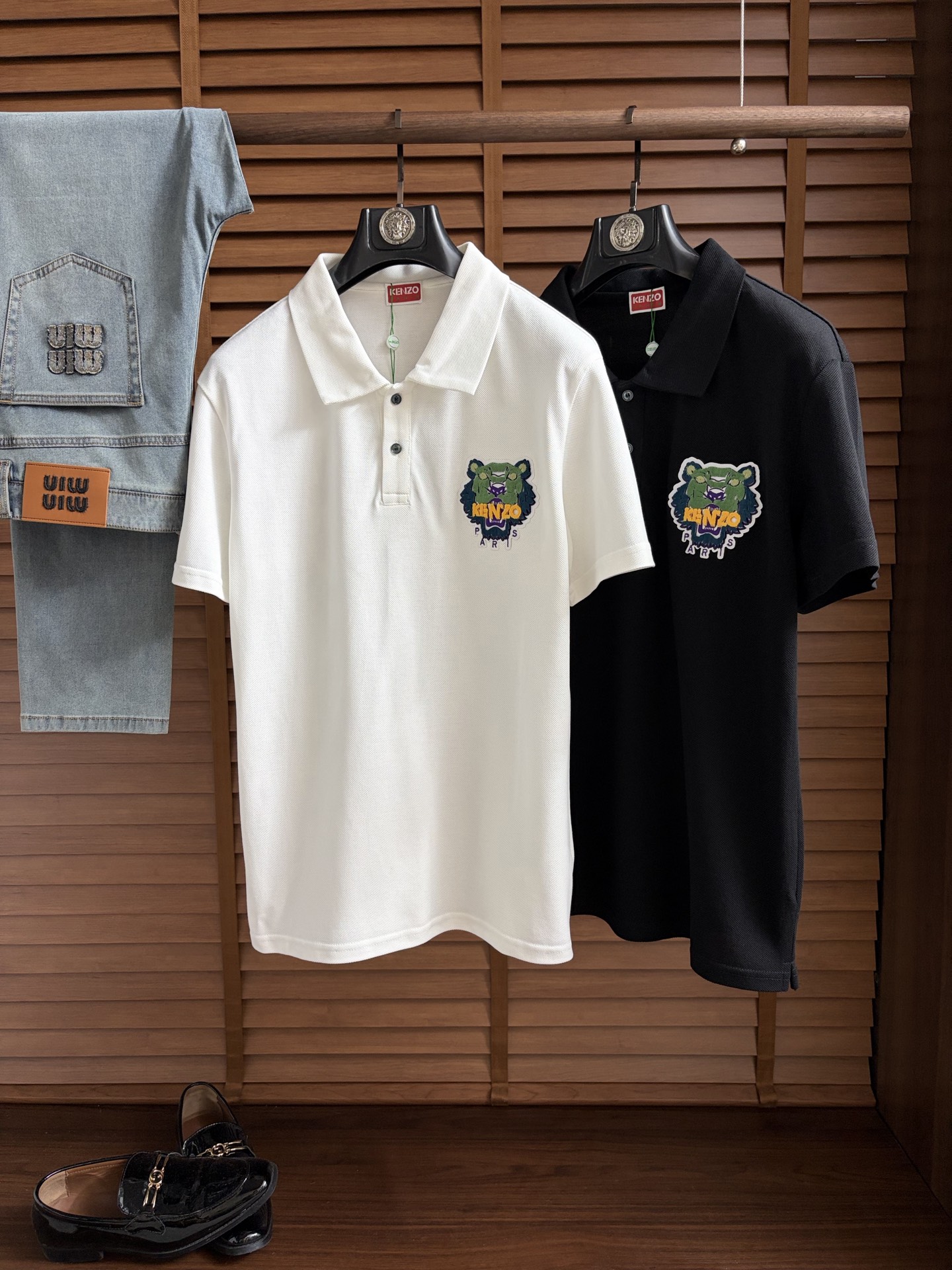 NO:937402,KEN 2026 spring and summer new polo shirt business casual lapel short-sleeved T-shirt, the exquisite and fitted tailoring sets off the minimalist design style, showing the elegant style at a glance!  High gram weight 260g pure cotton pique fabric, the quality is supreme, the materials used will never disappoint, the fabric surface is fine and smooth, soft and skin-friendly, the cotton is full, with elasticity, the upper body is high-end and crisp and stylish at the same time, sizes M-3XL, T-shirt, tees, t-shirt,19860909KEN 2026春夏新款polo衫商务休闲翻领短袖T恤,精致合体的剪裁版型衬托出了极简主义的设计风格,把优雅风展露的一览无余！高克重260g纯棉珠地面料,品质至上,用料永远不会让人失望,布面精细光滑,柔软亲肤,棉质饱满,附有弹力 ,上身高档的同时又挺括有型,尺码M-3XL,,T-shirt,tees，t-shirt,,Men's clothing