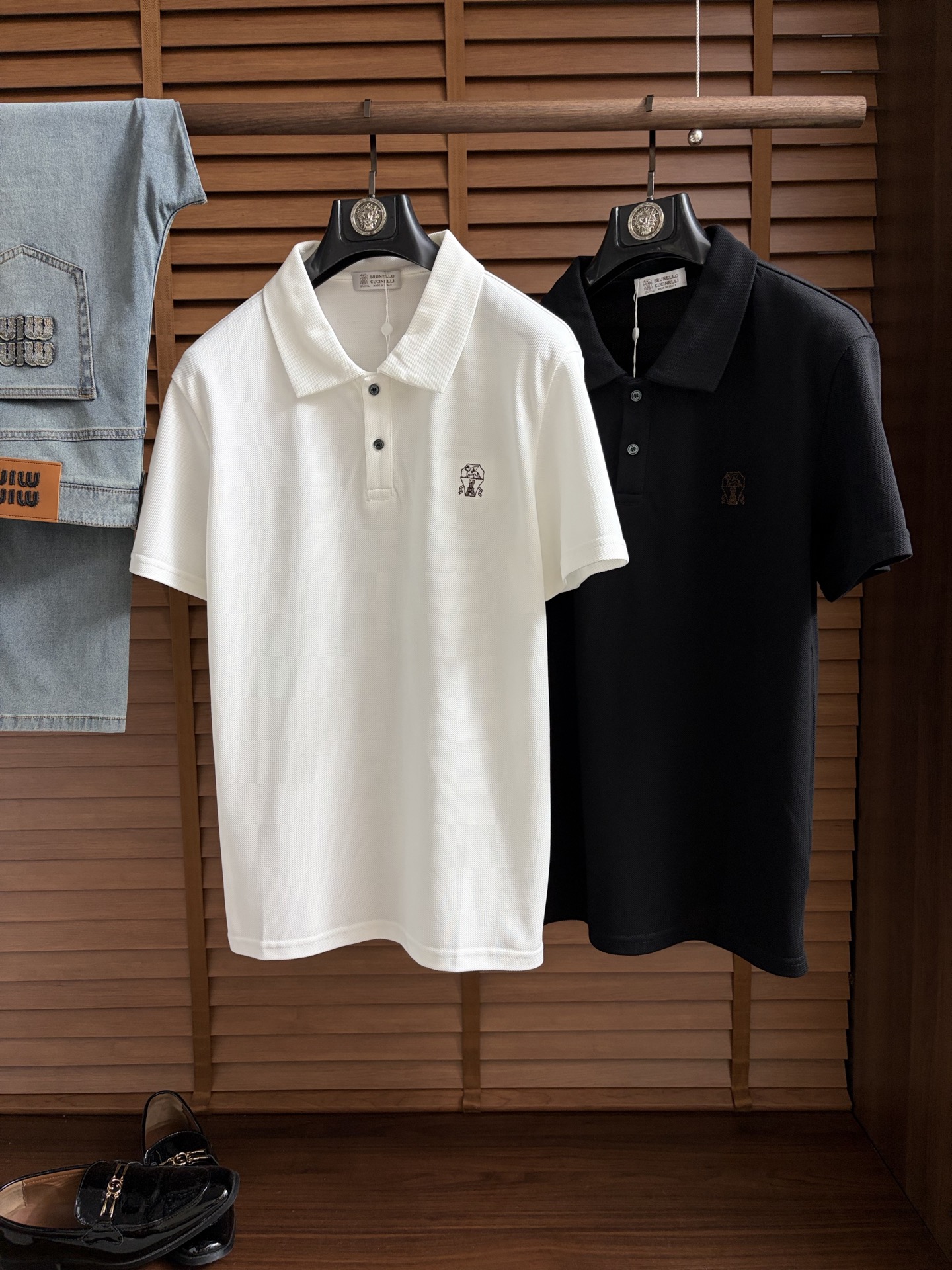 NO:937405,BC 2026 spring and summer new polo shirt business casual lapel short-sleeved T-shirt. The exquisite and fitted tailoring sets off the minimalist design style, showing the elegant style at a glance!  High gram weight 260g pure cotton pique fabric, the quality is supreme, the materials used will never disappoint, the fabric surface is fine and smooth, soft and skin-friendly, the cotton is full, with elasticity, the upper body is high-end and crisp and stylish at the same time, sizes M-3XL, T-shirt, tees, t-shirt,19860909BC 2026春夏新款polo衫商务休闲翻领短袖T恤,精致合体的剪裁版型衬托出了极简主义的设计风格,把优雅风展露的一览无余！高克重260g纯棉珠地面料,品质至上,用料永远不会让人失望,布面精细光滑,柔软亲肤,棉质饱满,附有弹力 ,上身高档的同时又挺括有型,尺码M-3XL,,T-shirt,tees，t-shirt,,Men's clothing