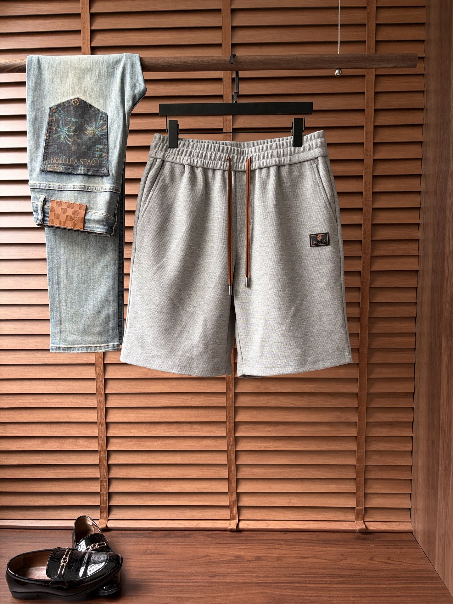 NO:958555,Ermenegildo Zegna's new arrival, 2026 spring and summer new casual pants and shorts, imported high-density customized waffle fabric, comfortable, soft and skin-friendly, straight and not easy to wrinkle, simple and clear, super versatile upper body effect, super fashionable and versatile, straight and stylish, a wardrobe must-have!  Suitable for any occasion, sizes M-4XL,,zegna,shorts,19860909杰尼亚 新款来袭 2026春夏新款休闲裤短裤,进口高密度定制华夫格面料,舒适柔软亲肤,笔挺不易起皱,简单明了,超级百搭上身效果超级棒时尚百搭,笔挺有型,衣橱必备！适合任何场合穿着,码数M-4XL,,zegna,shorts,,Men's clothing