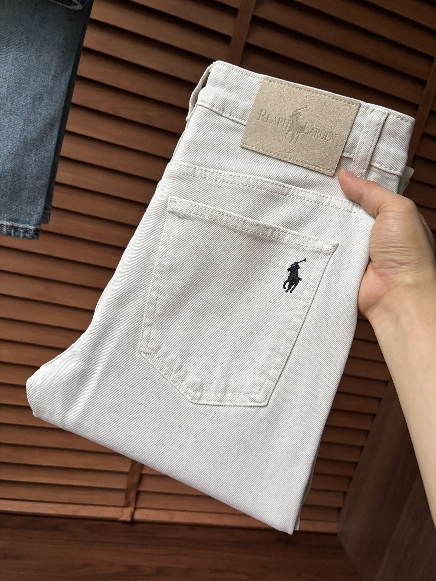 NO:958528,Paul's 2026 new men's jeans have good elasticity. Exclusively available on the official website. Fashionable and elegant. Heavy craftsmanship design. Using original color yeast washing process. Selected imported heavyweight denim denim fabric with high-end hardware decoration. Genuine leather label. Exquisite stitching. Low-key luxury. Worth owning. Size 29-38,,jeans,19860909保罗 2026新品男士牛仔裤 面料弹性好.独家发售 官网同步 时尚优雅 重工艺设计.采用原色酵母水洗工艺 精选进口重磅丹宁牛仔面料 配高档五金装饰 真皮皮牌 精致车线 低调轻奢 值得拥有.码数29-38,,jeans,,Men's clothing