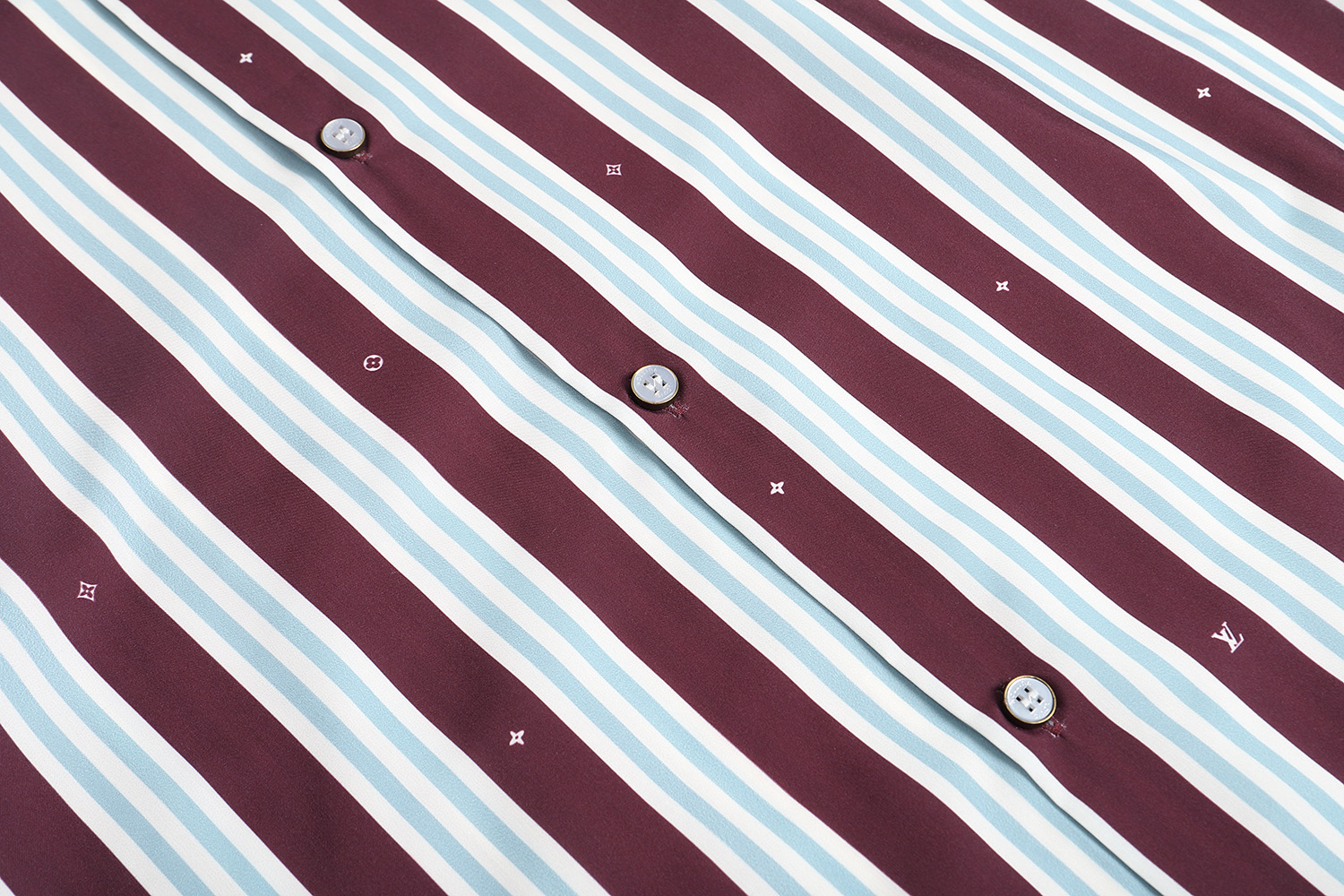 。LOUIS VUITTON 25SS条纹短袖衬衫●正品10300购入●采用40支棉纱混纺面料●布匹直喷