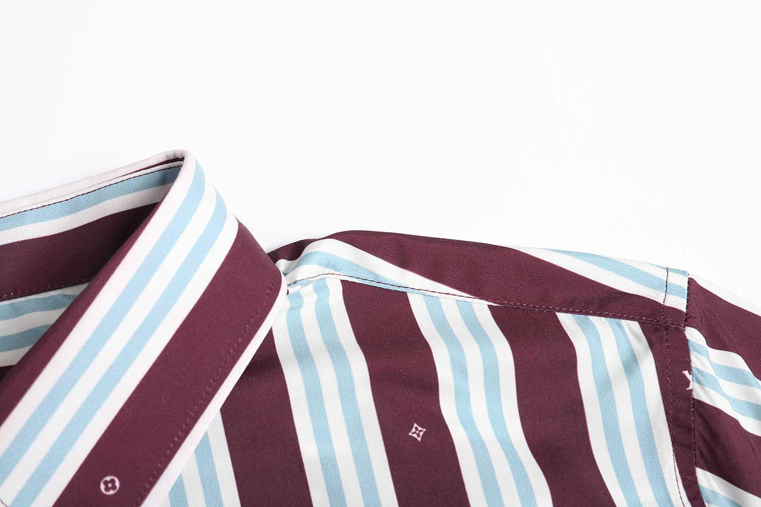 。LOUIS VUITTON 25SS条纹短袖衬衫●正品10300购入●采用40支棉纱混纺面料●布匹直喷