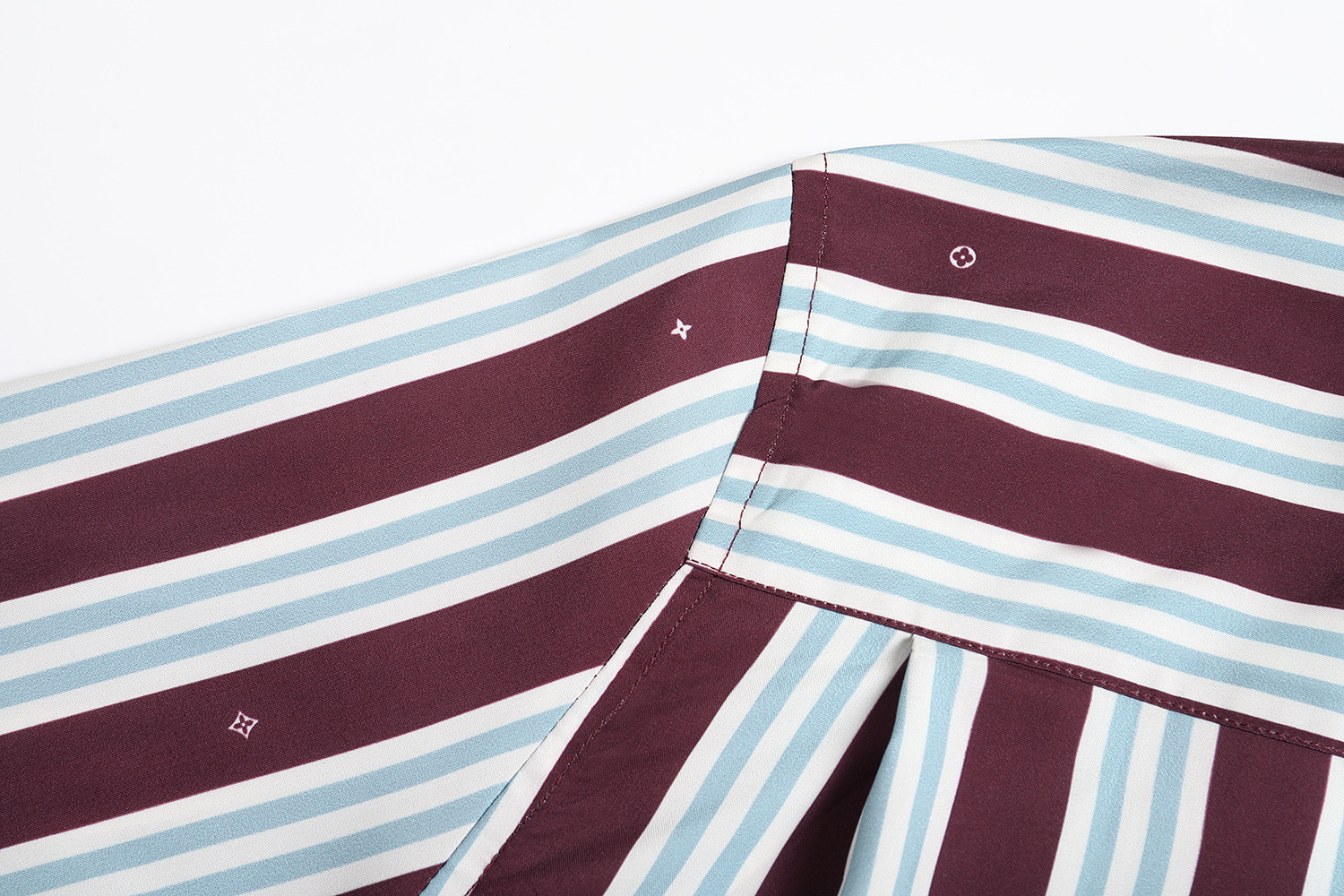 。LOUIS VUITTON 25SS条纹短袖衬衫●正品10300购入●采用40支棉纱混纺面料●布匹直喷