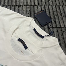 。LOUIS VUITTON 满印彩色圆领短袖T恤●正品11599购入开发●32支紧密精梳棉●1*1索罗 。LOUIS VUITTON 满印彩色圆领短袖T恤●正品11599购入开发●32支紧密精梳棉●1*1索罗