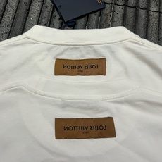 。LOUIS VUITTON 满印彩色圆领短袖T恤●正品11599购入开发●32支紧密精梳棉●1*1索罗 。LOUIS VUITTON 满印彩色圆领短袖T恤●正品11599购入开发●32支紧密精梳棉●1*1索罗