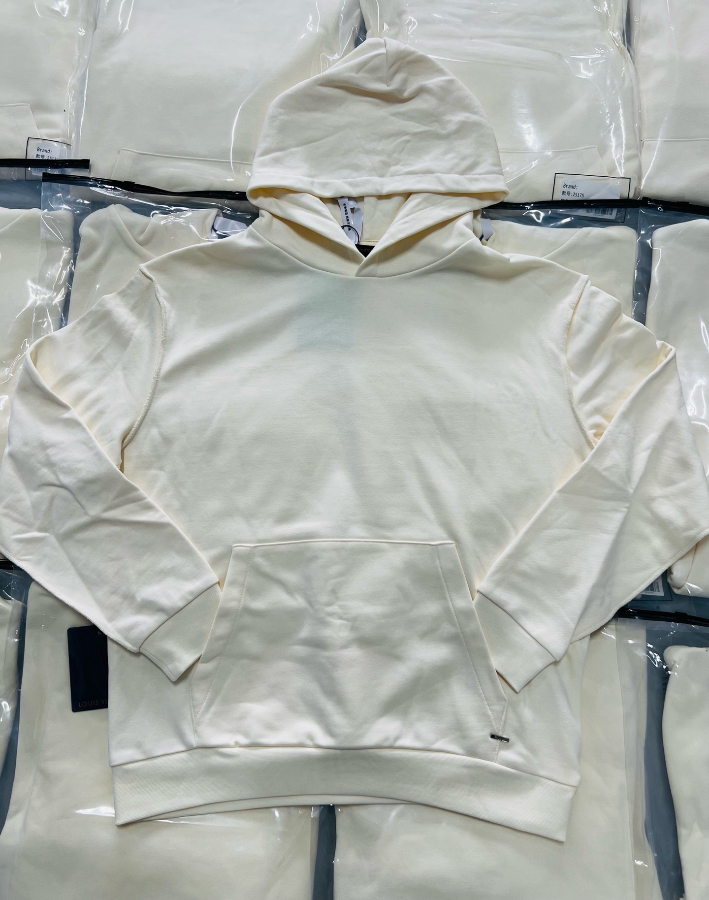。LOUIS VUITTON纯色套头帽衫长袖卫衣●正品7899购入●潮牌双股360克抓毛卫衣料●2*2潮