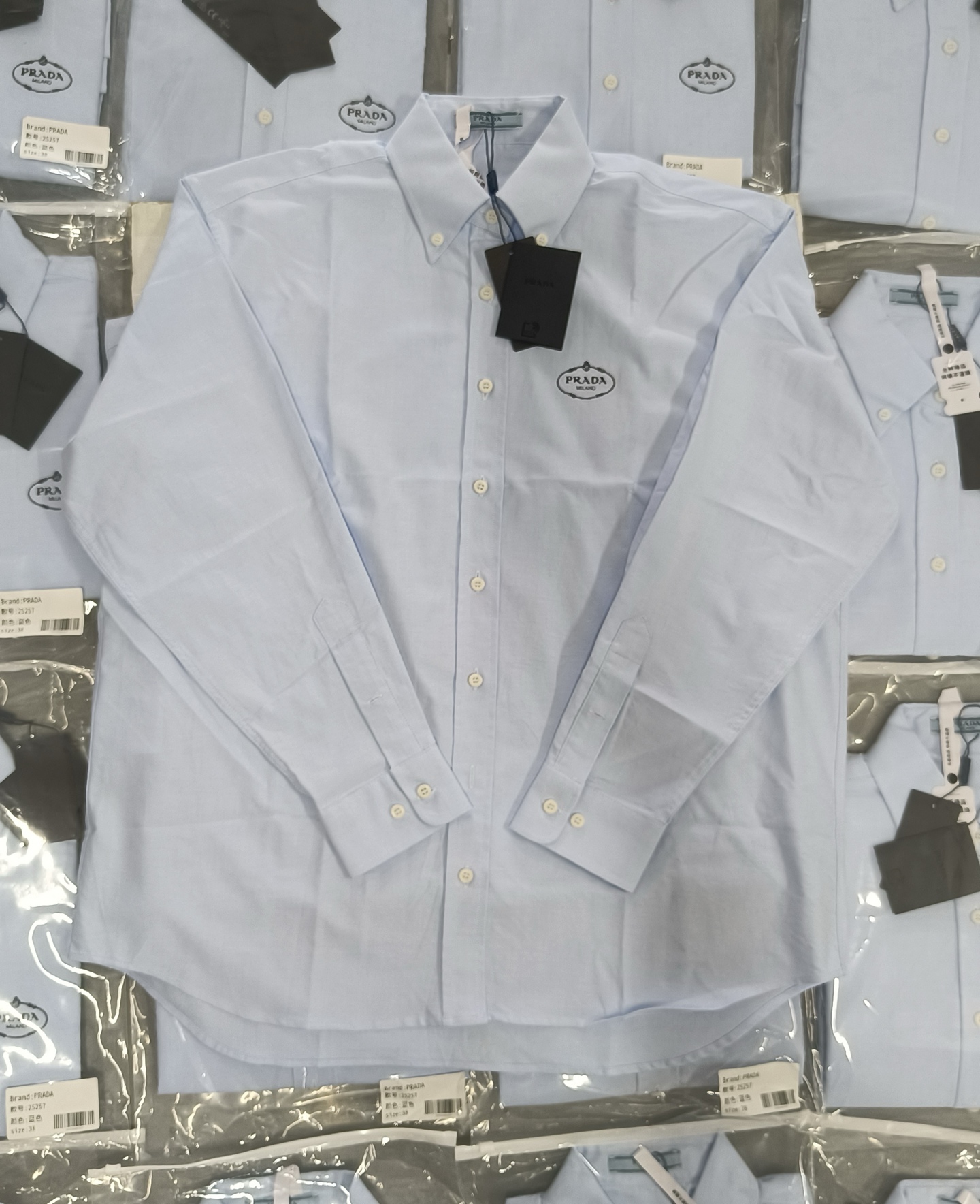 。PRADA 经典刺绣翻领纽扣长袖衬衫●正品6589购入●斜纹府绸全棉无弹185克衬衫布●75D衬布●手