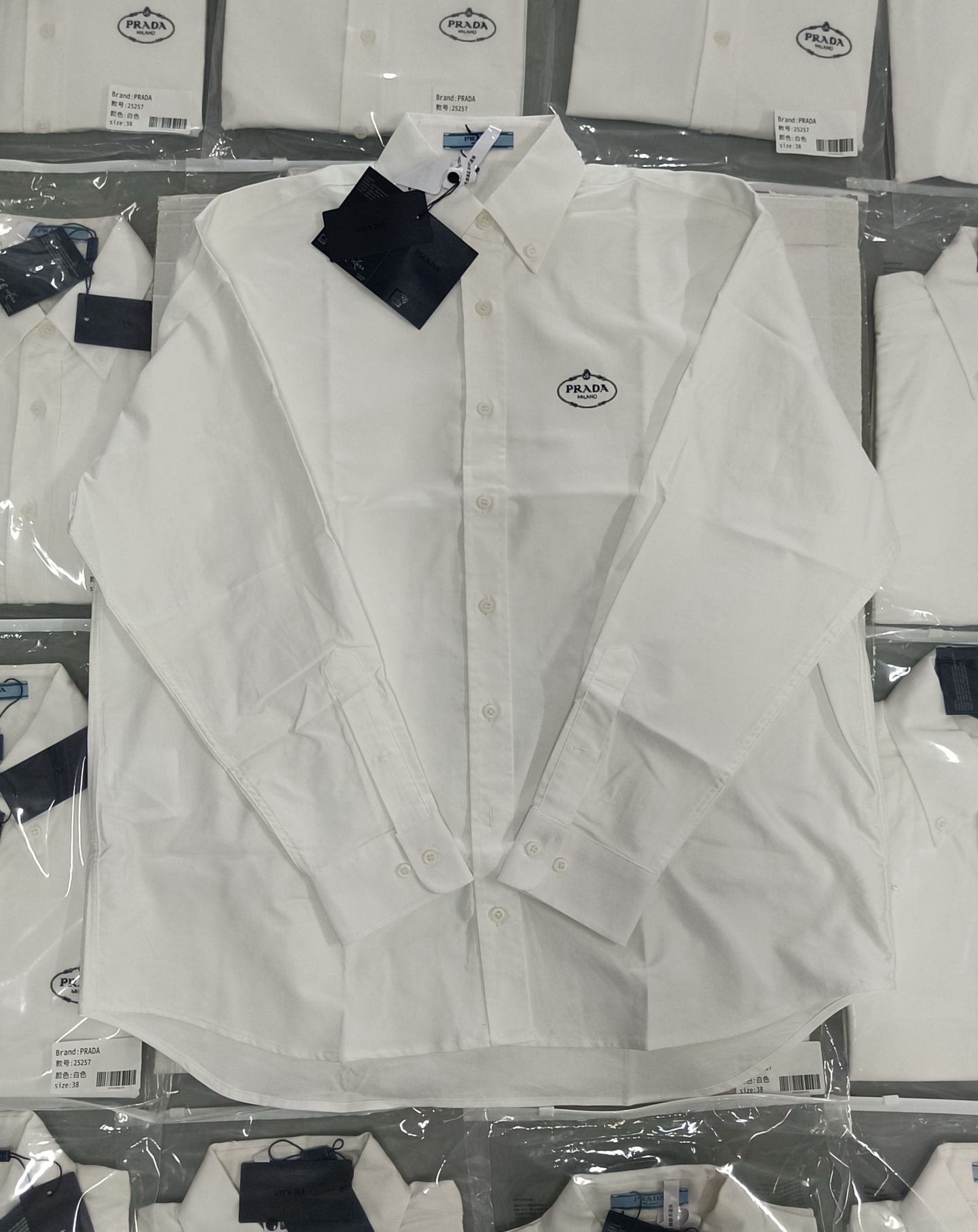。PRADA 经典刺绣翻领纽扣长袖衬衫●正品6589购入●斜纹府绸全棉无弹185克衬衫布●75D衬布●手