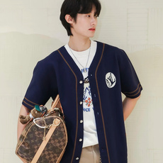 。LOUIS VUITTON25SS针织短䄂棒球衬衫●正品12000购入●定染60支精梳棉双股毛料●毛料 。LOUIS VUITTON25SS针织短䄂棒球衬衫●正品12000购入●定染60支精梳棉双股毛料●毛料