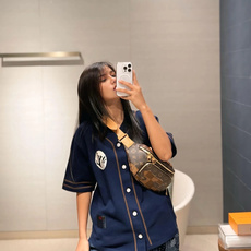 。LOUIS VUITTON25SS针织短䄂棒球衬衫●正品12000购入●定染60支精梳棉双股毛料●毛料 。LOUIS VUITTON25SS针织短䄂棒球衬衫●正品12000购入●定染60支精梳棉双股毛料●毛料