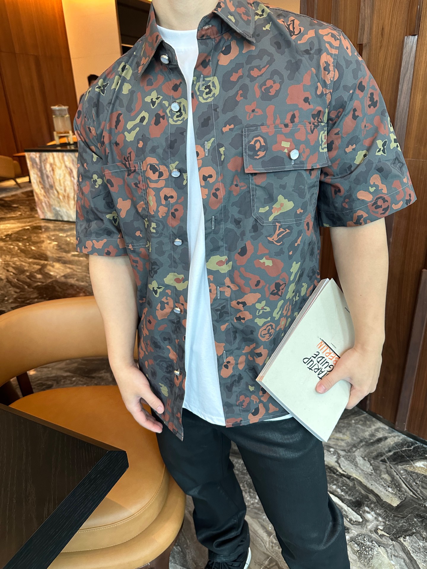 。LOUIS VUITTON25SS印花短袖工装衬衫●正品12000购入开发●采用40支棉质府绸面料●数