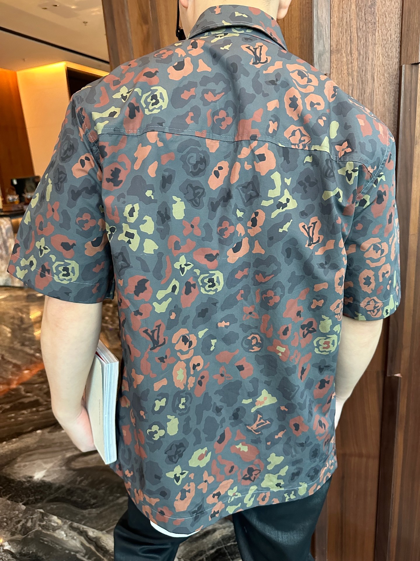 。LOUIS VUITTON25SS印花短袖工装衬衫●正品12000购入开发●采用40支棉质府绸面料●数