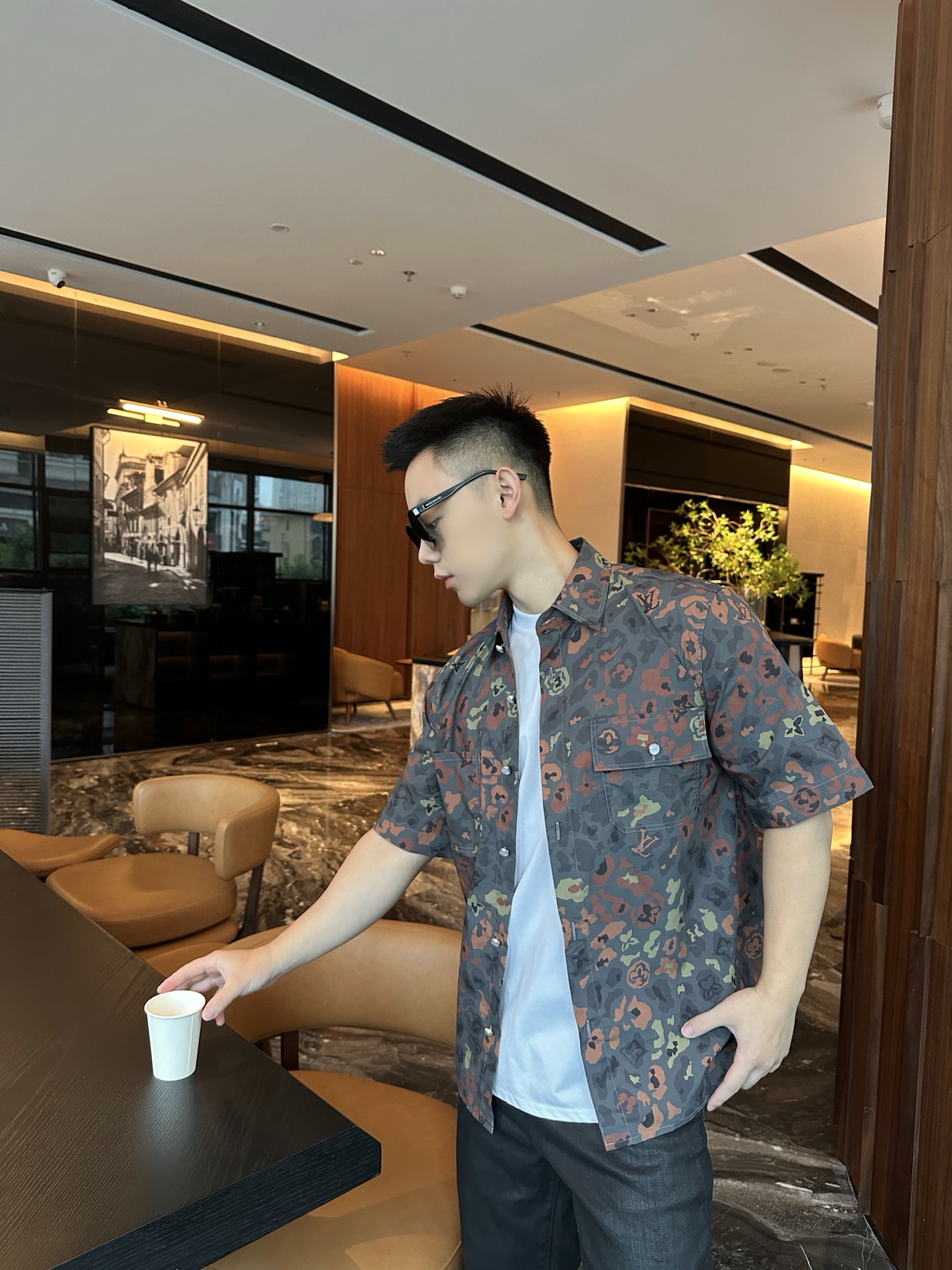 。LOUIS VUITTON25SS印花短袖工装衬衫●正品12000购入开发●采用40支棉质府绸面料●数