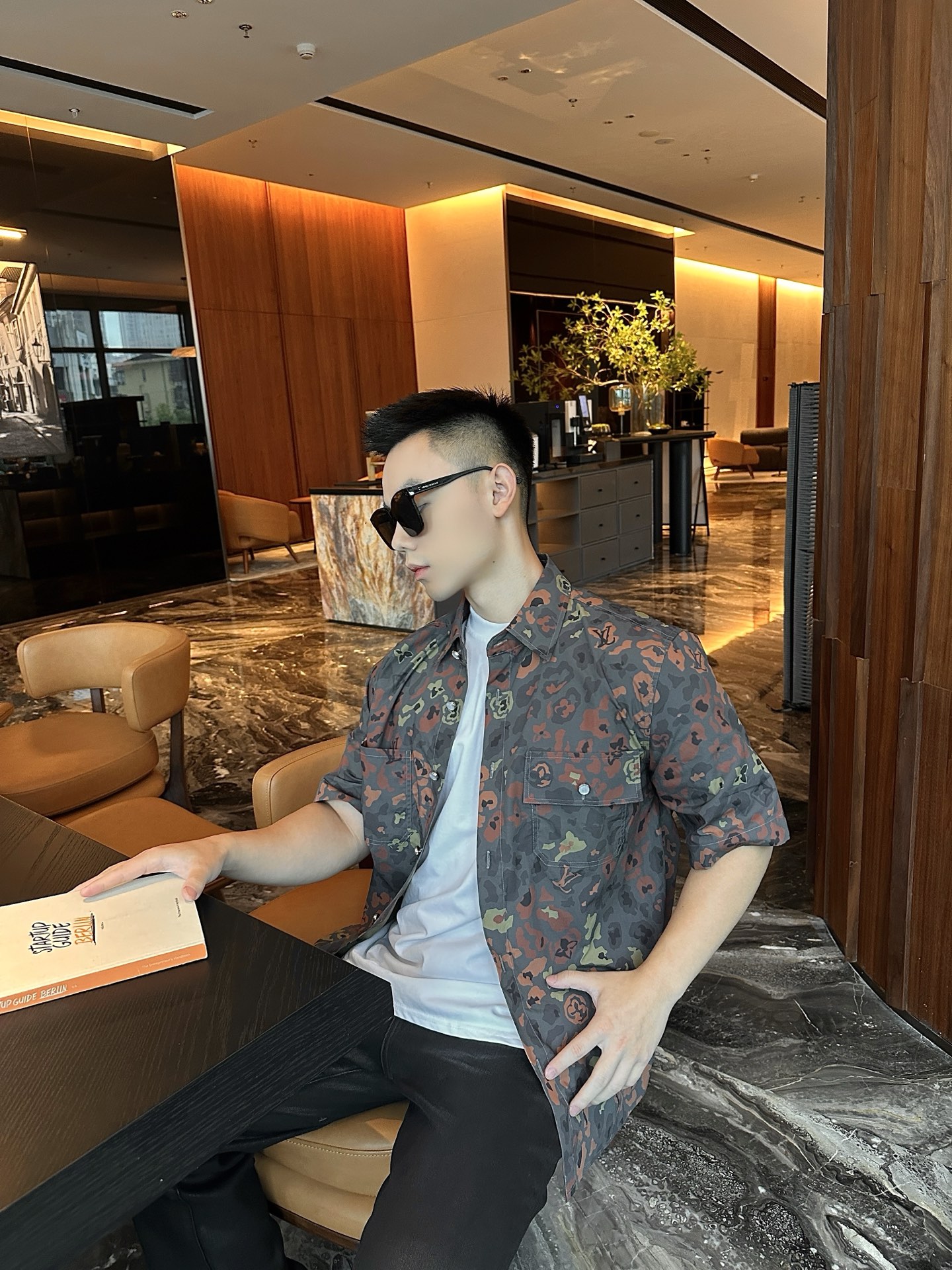 。LOUIS VUITTON25SS印花短袖工装衬衫●正品12000购入开发●采用40支棉质府绸面料●数