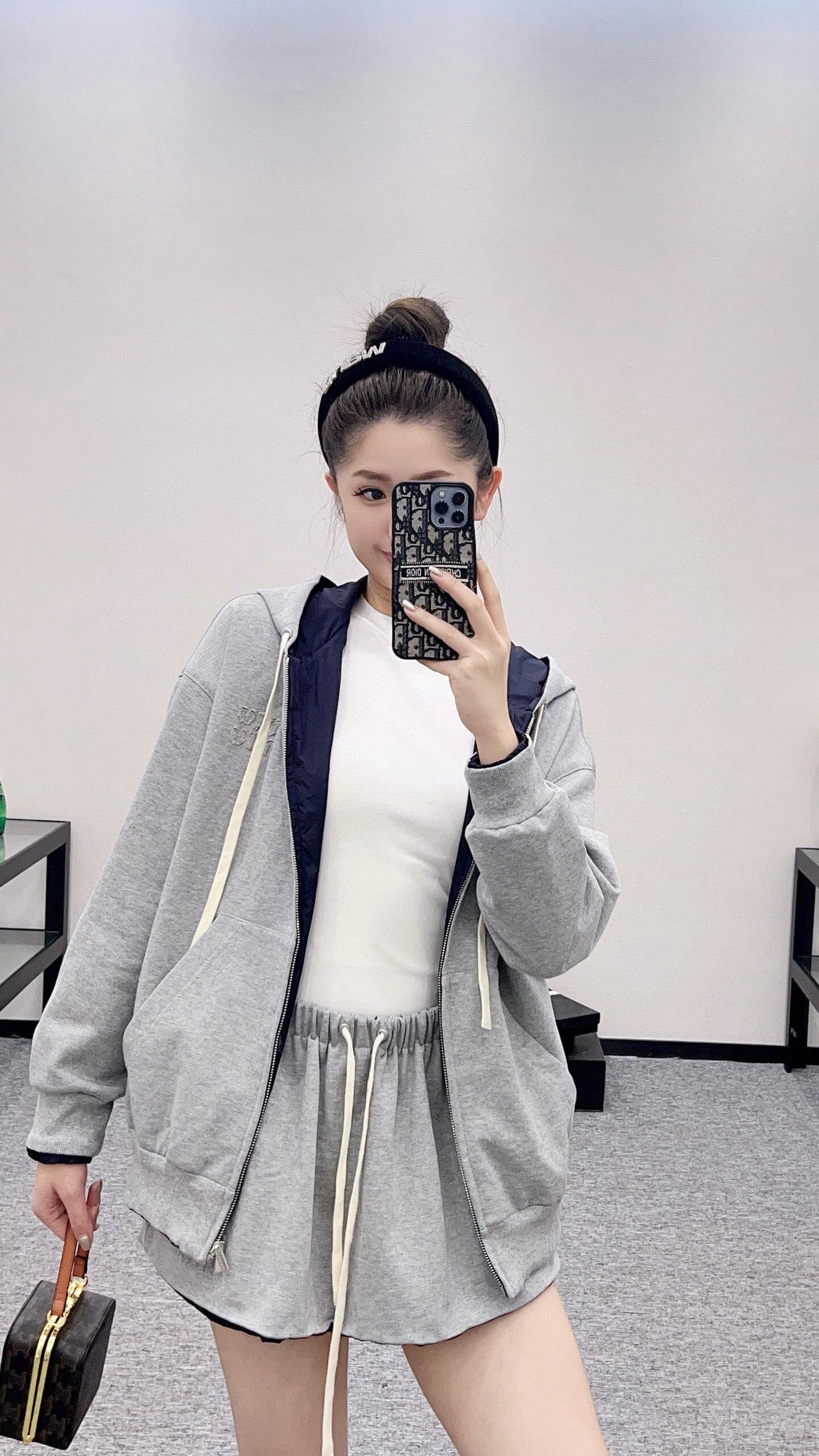 。MIU MIU25SS平纹针织连帽双面夹克外套●正品25400购入开发●新铂尔320克精梳棉针织面料●