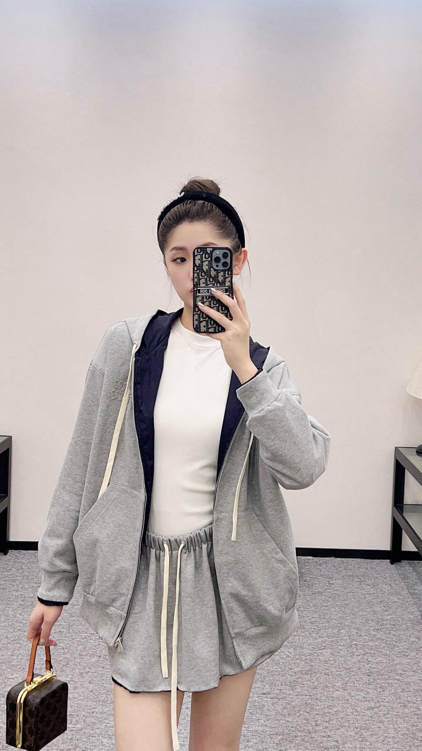 。MIU MIU25SS平纹针织连帽双面夹克外套●正品25400购入开发●新铂尔320克精梳棉针织面料●