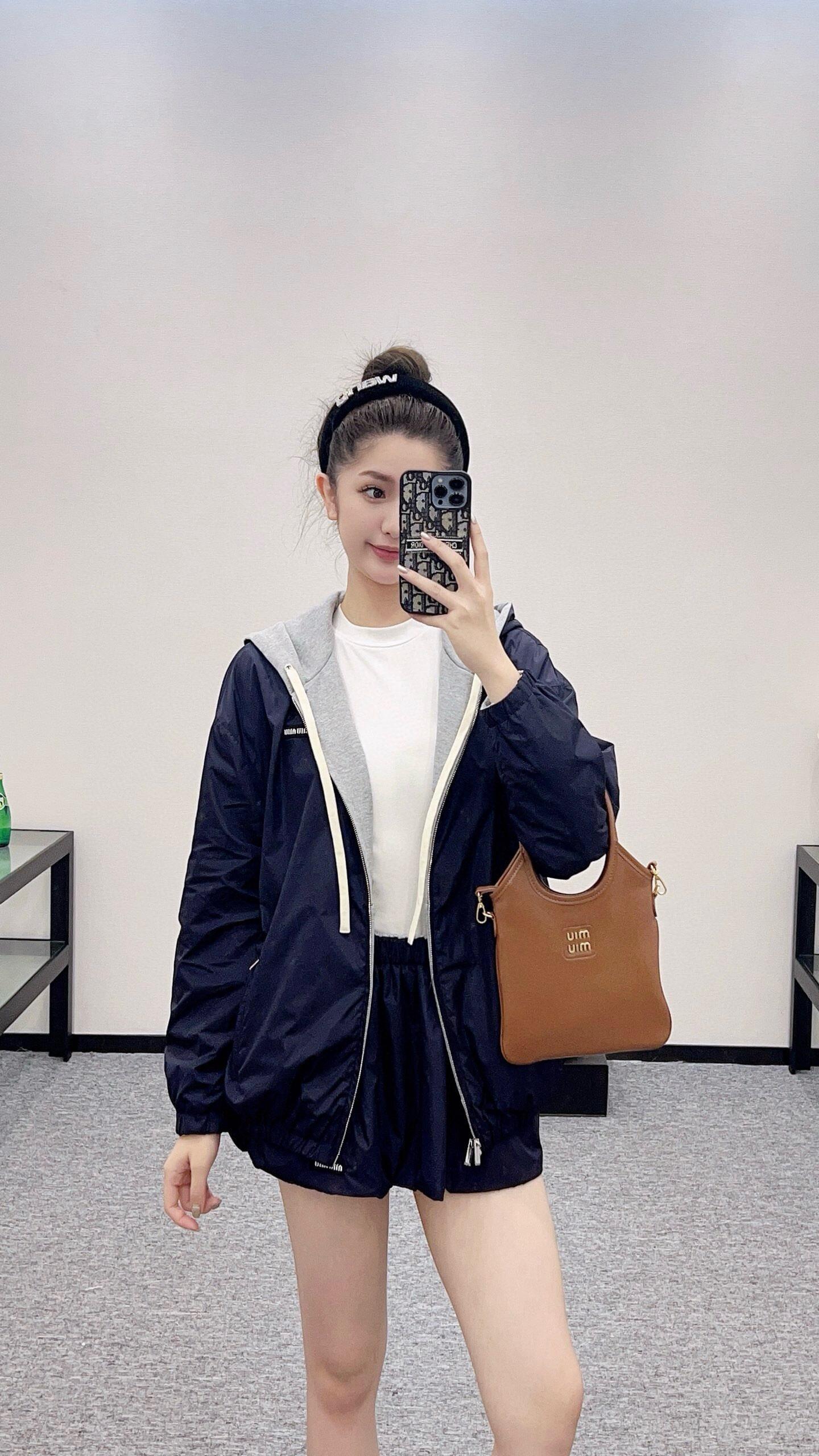 。MIU MIU25SS平纹针织连帽双面夹克外套●正品25400购入开发●新铂尔320克精梳棉针织面料●