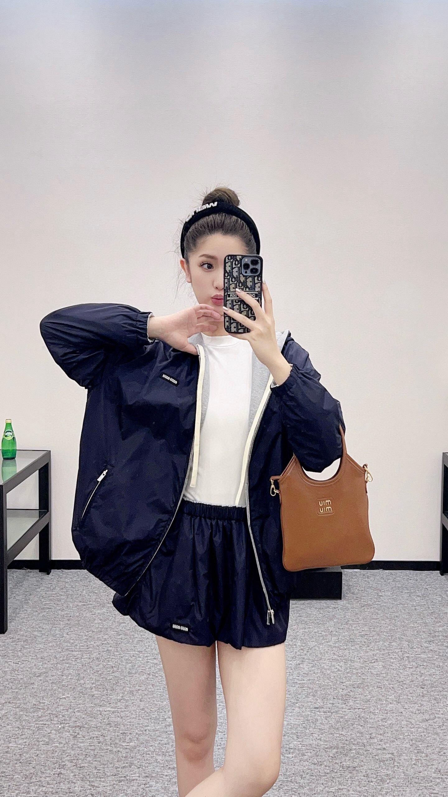 。MIU MIU25SS平纹针织连帽双面夹克外套●正品25400购入开发●新铂尔320克精梳棉针织面料●