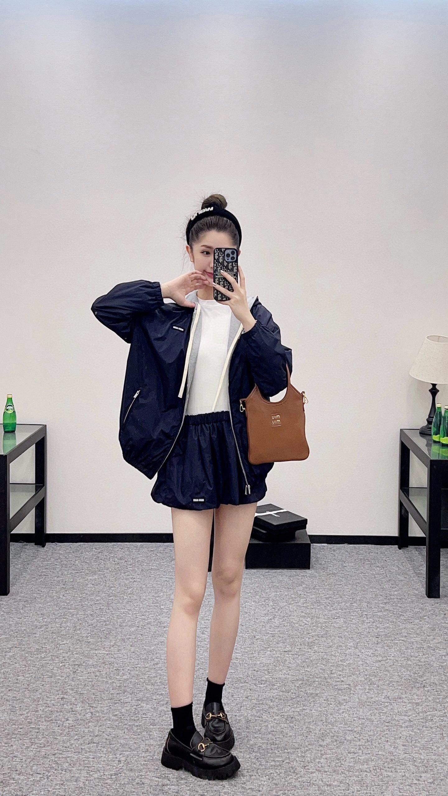 。MIU MIU25SS平纹针织连帽双面夹克外套●正品25400购入开发●新铂尔320克精梳棉针织面料●