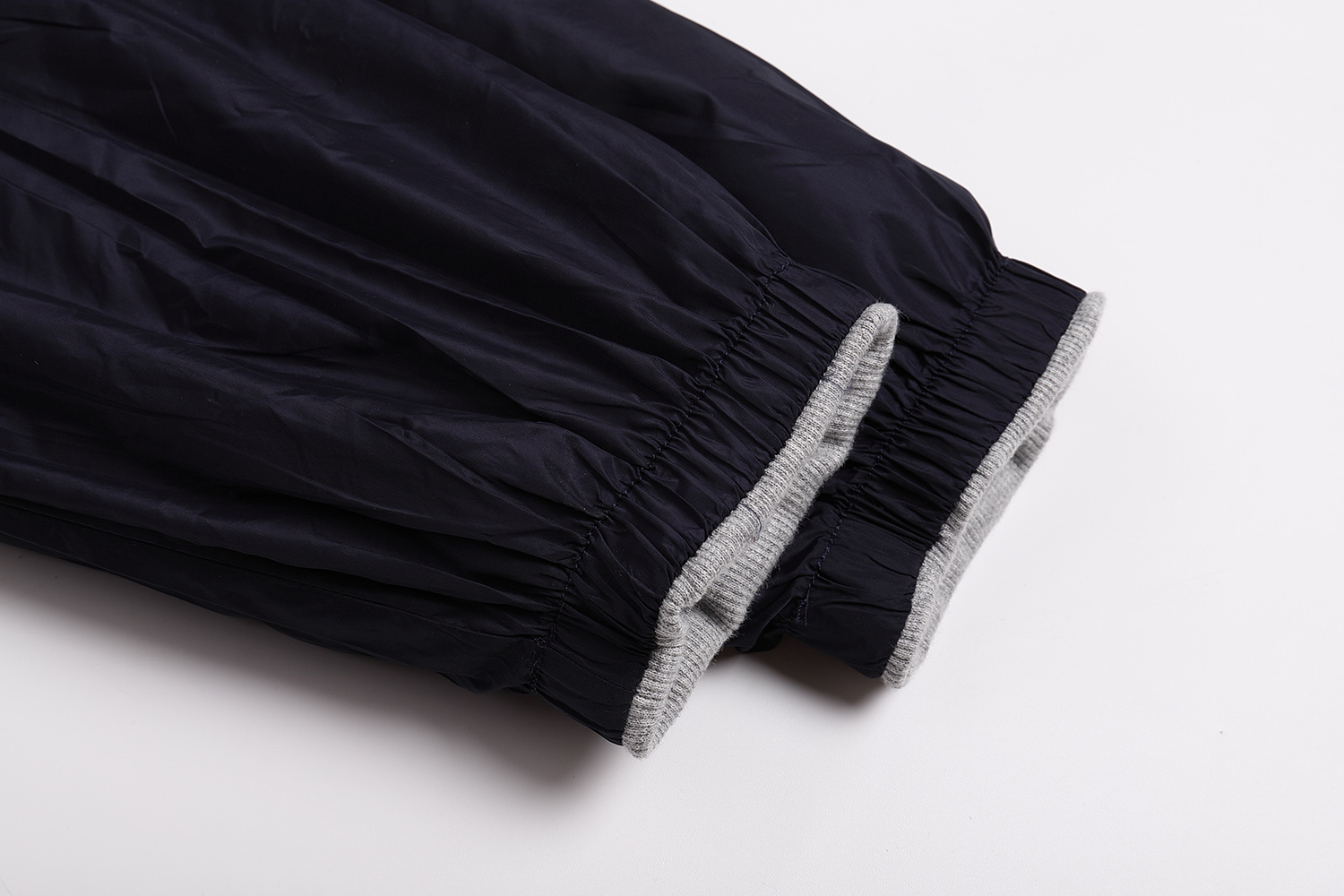 。MIU MIU25SS平纹针织连帽双面夹克外套●正品25400购入开发●新铂尔320克精梳棉针织面料●