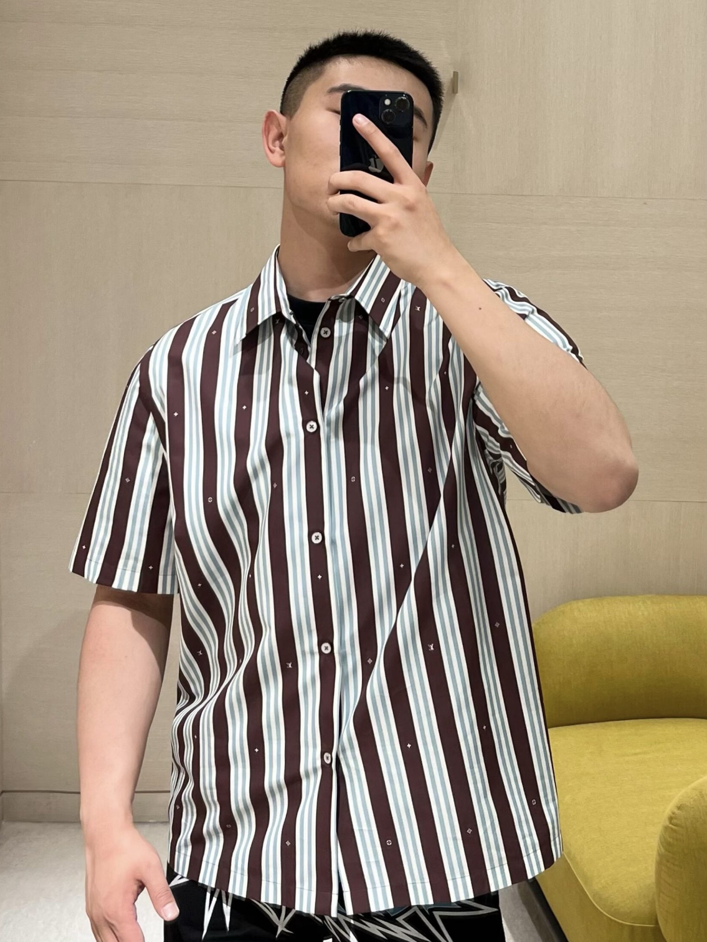 。LOUIS VUITTON 25SS条纹短袖衬衫●正品10300购入●采用40支棉纱混纺面料●布匹直喷