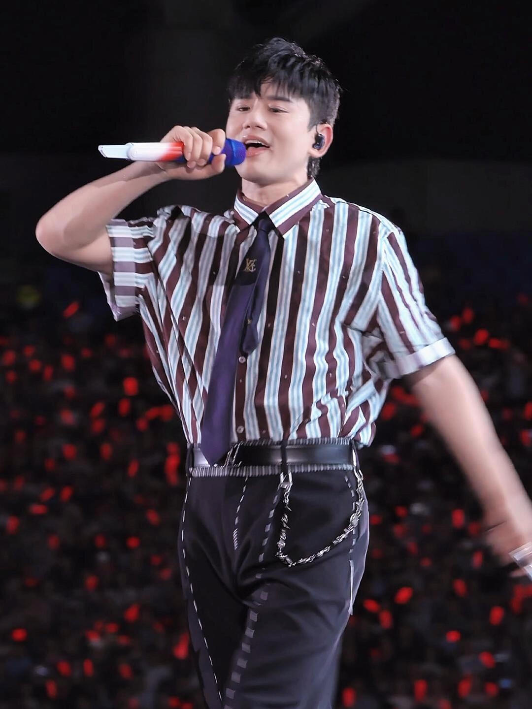 。LOUIS VUITTON 25SS条纹短袖衬衫●正品10300购入●采用40支棉纱混纺面料●布匹直喷