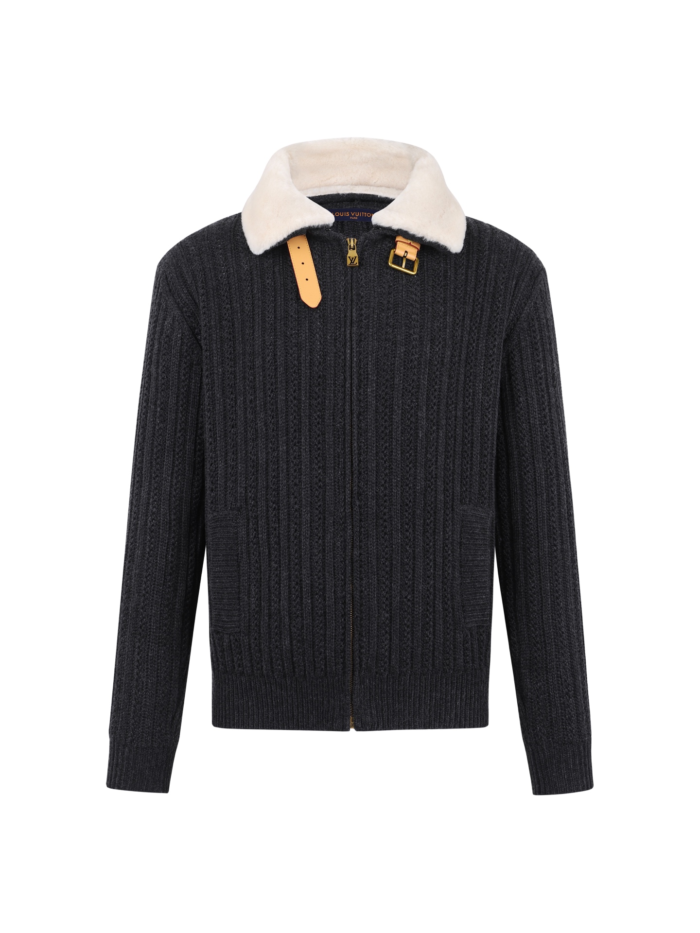NO:919131,.LOUIS VUITTON 26SS cashmere wool blended fur collar tunic jacket ●Authentic product purchased for 35,000 ●40 cashmere wool blended wool ●Using wool blended plush ●Using German imported machine 5 needles (SOTO) ●Wool fermentation ●Wool jacquard ●Customized 11 leather hardware locks ●Customized 11 zippers ●Customized 11 buttons ●Customized 11 leather labels ●Customized 11 trademarks ●Fit version ●Size S M L XL  ●Dry cleaning is recommended (this product is made of wool and is not easy to machine wash) ●Differentiate market currency (original plush collar color is apricot white, market currency is white or yellow),,louis vuitton,jackets & coats,jackets & coats,19860909.LOUIS VUITTON 26SS羊绒羊毛混纺毛领束腰夹克外套 ●正品35000购入 ●40山羊绒羊毛混纺毛料 ●采用羊毛混纺毛绒 ●采用德国进口机5针（SOTO） ●毛料酵洗 ●毛料提花 ●定制11皮革五金锁扣 ●定制11拉链 ●定制11纽扣 ●定制11皮标 ●定制11商标 ●合身版型 ●尺码S M L XL ●建议干洗（本产品为毛料织造而成不易机洗） ●区别市场通货(原版毛绒领子颜色杏白色市场通货是白色或者黄色）,,louis vuitton,jackets & coats,jackets & coats,,Men's clothing