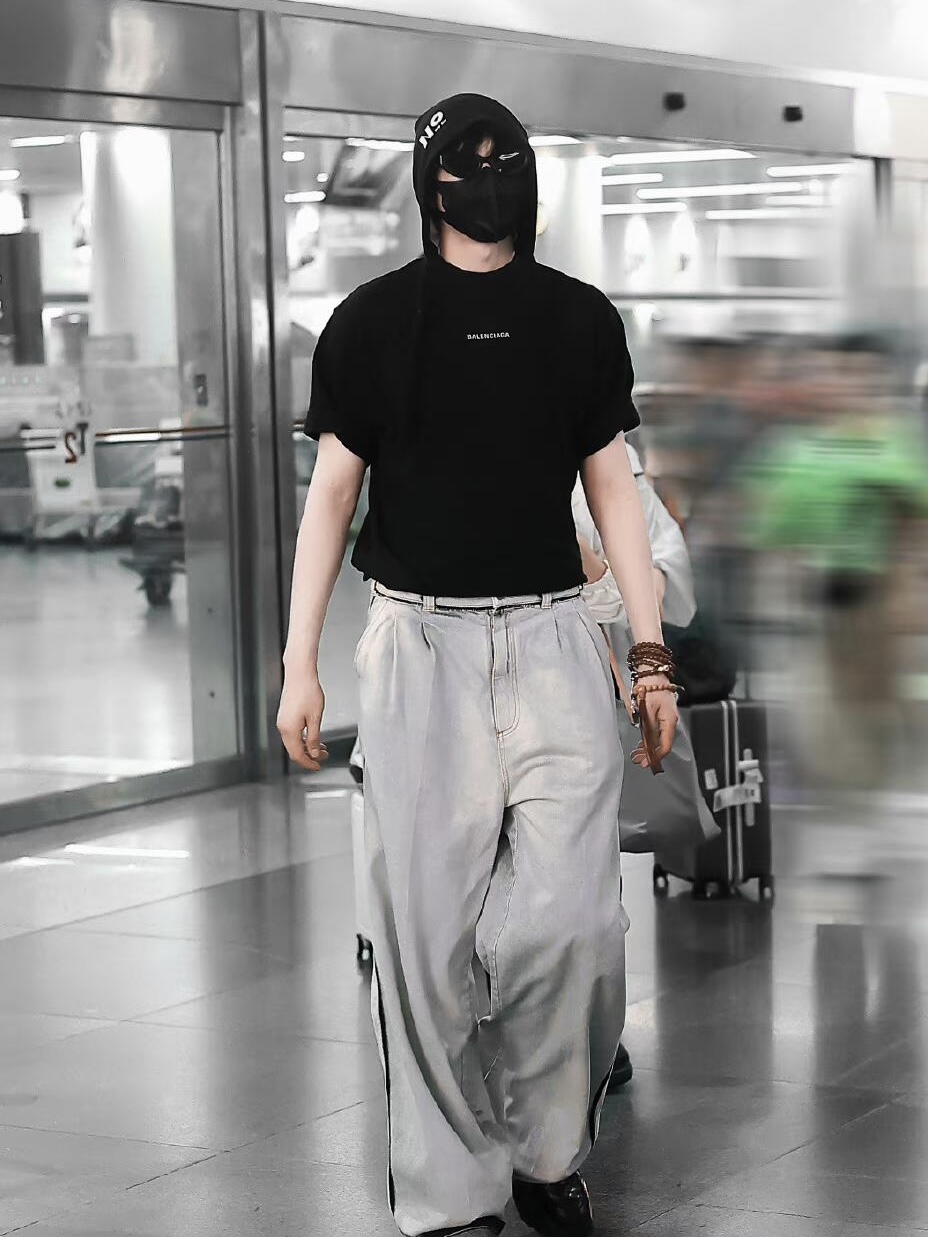 。BALENCIAGA 26SS字母刺绣圆领套头中号版型T恤●正品5600购入开发●32支巴黎棉双纱10