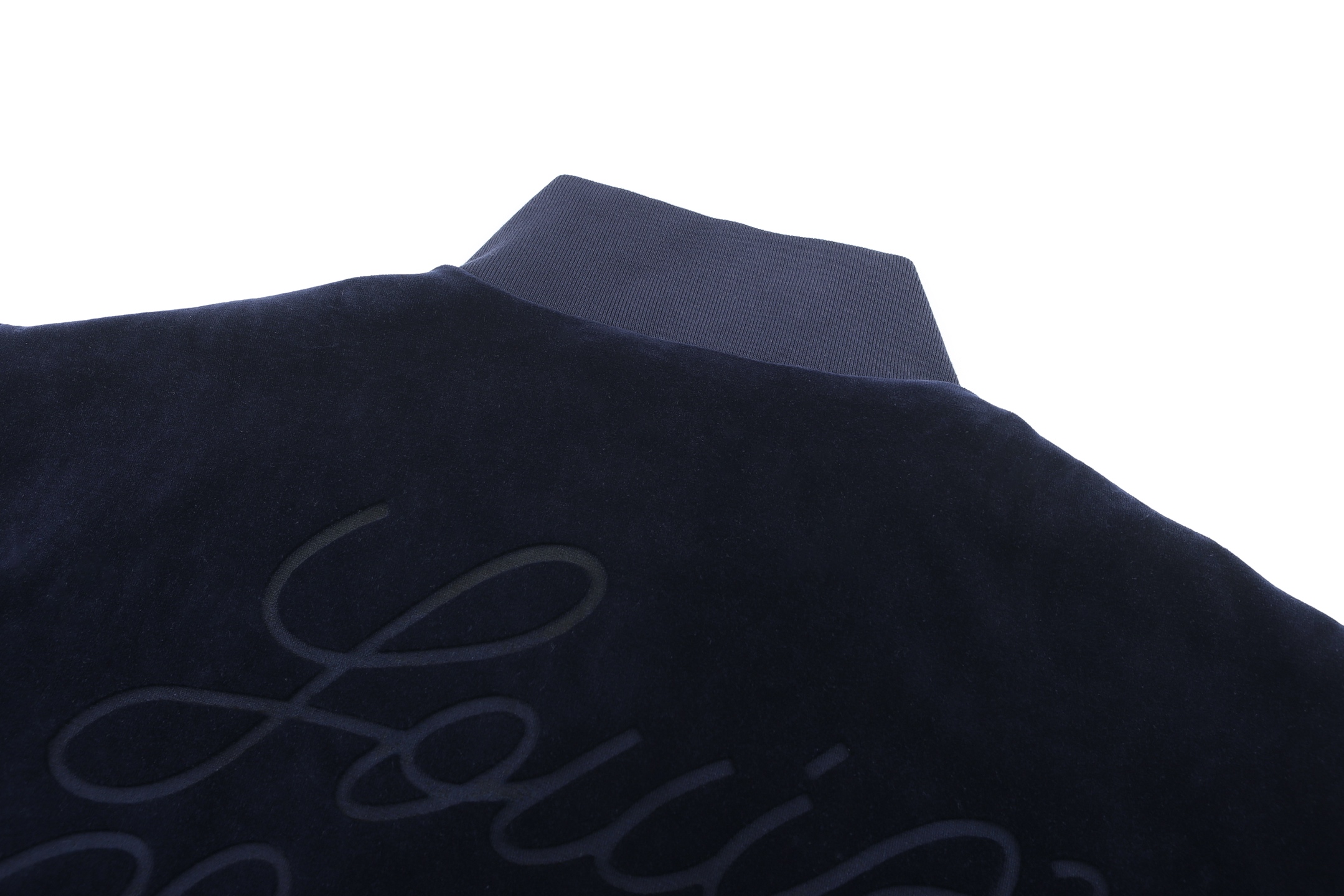 440💰包顺丰（编号102）
LOUIS VUITTON 25SS丝绒拉链口袋罗纹运动衫外套夹克

同款长裤也有 一套拿优惠15 

尺码：S M L XL
