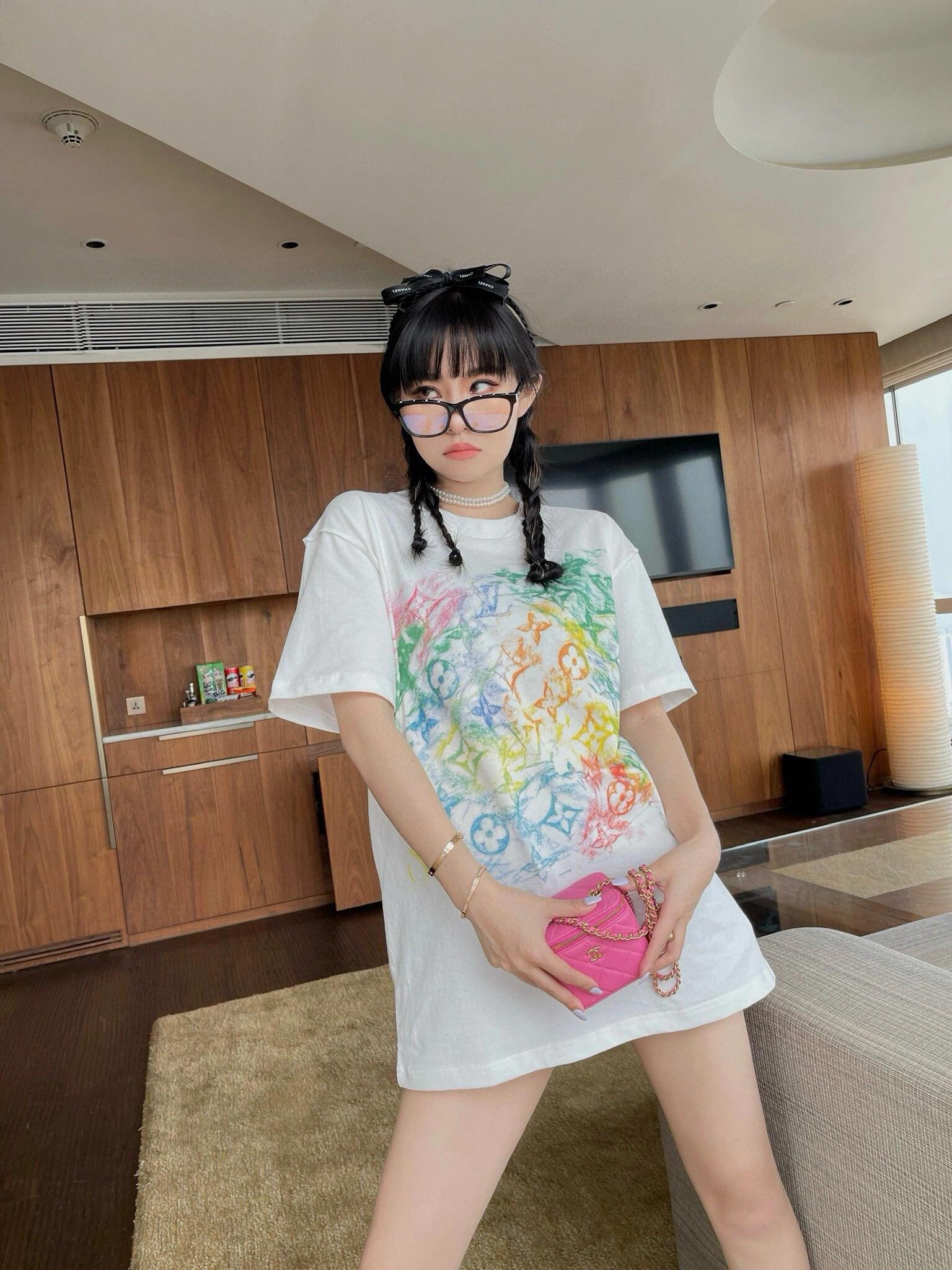 。LOUIS VUITTON 满印彩色圆领短袖T恤●正品11599购入开发●32支紧密精梳棉●1*1索罗