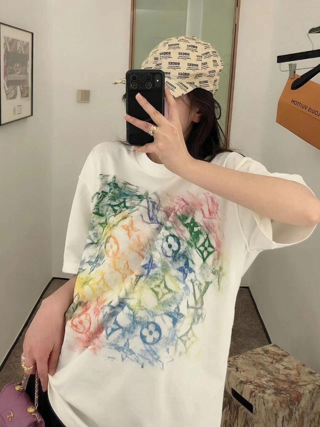 。LOUIS VUITTON 满印彩色圆领短袖T恤●正品11599购入开发●32支紧密精梳棉●1*1索罗