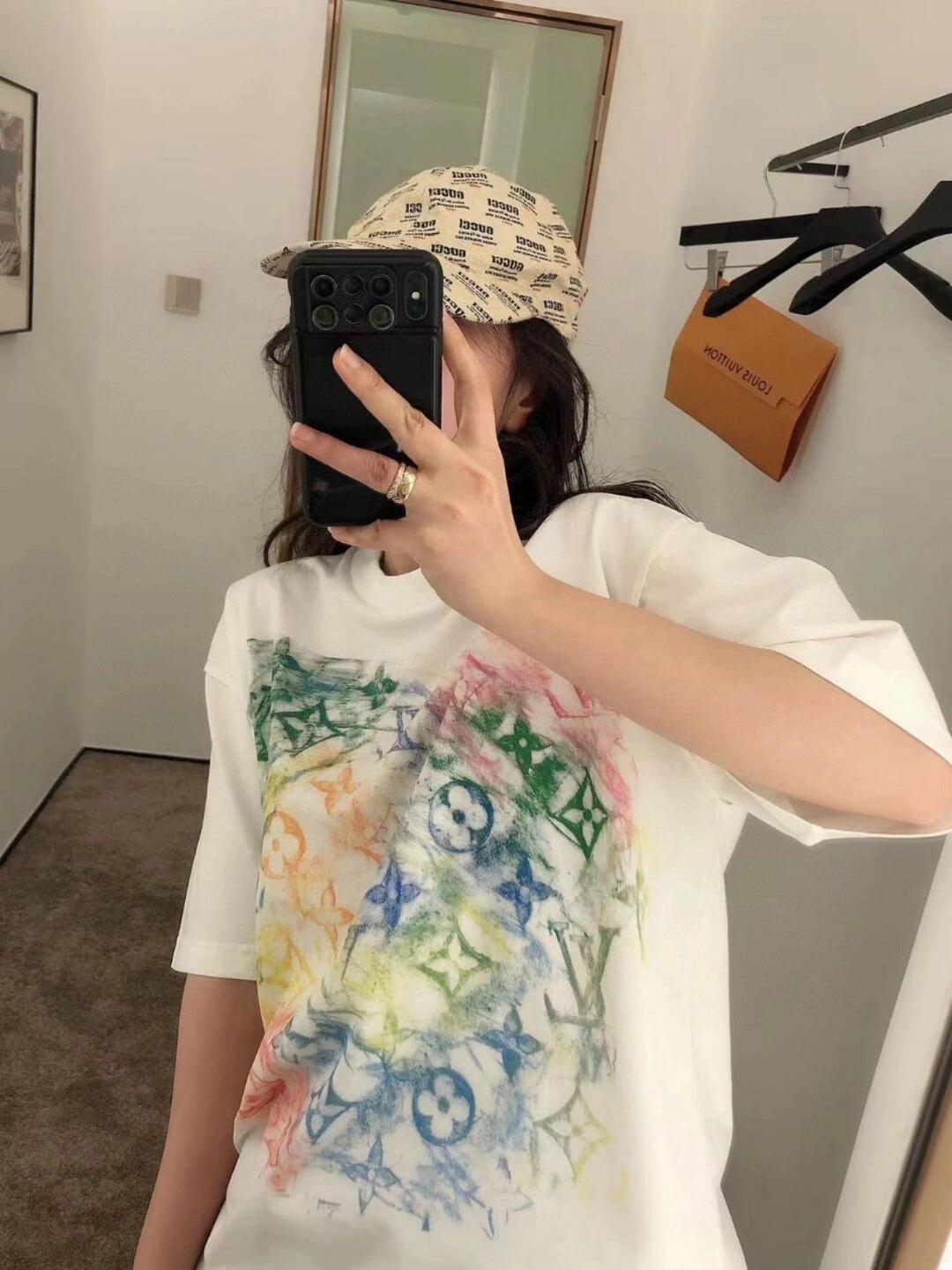 。LOUIS VUITTON 满印彩色圆领短袖T恤●正品11599购入开发●32支紧密精梳棉●1*1索罗
