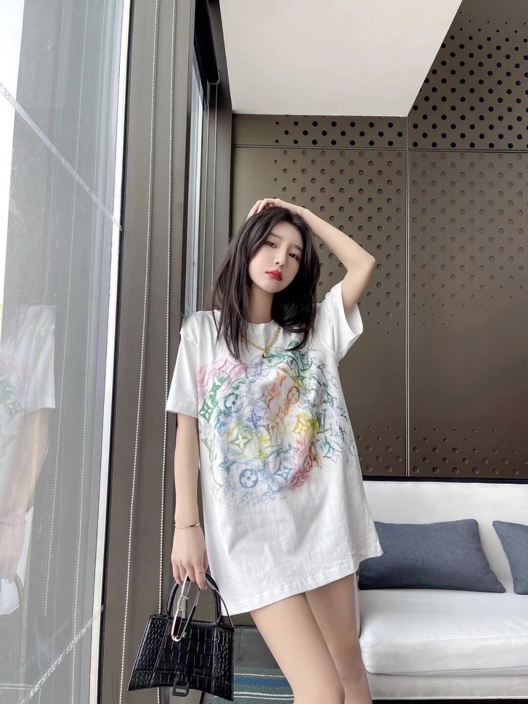 。LOUIS VUITTON 满印彩色圆领短袖T恤●正品11599购入开发●32支紧密精梳棉●1*1索罗