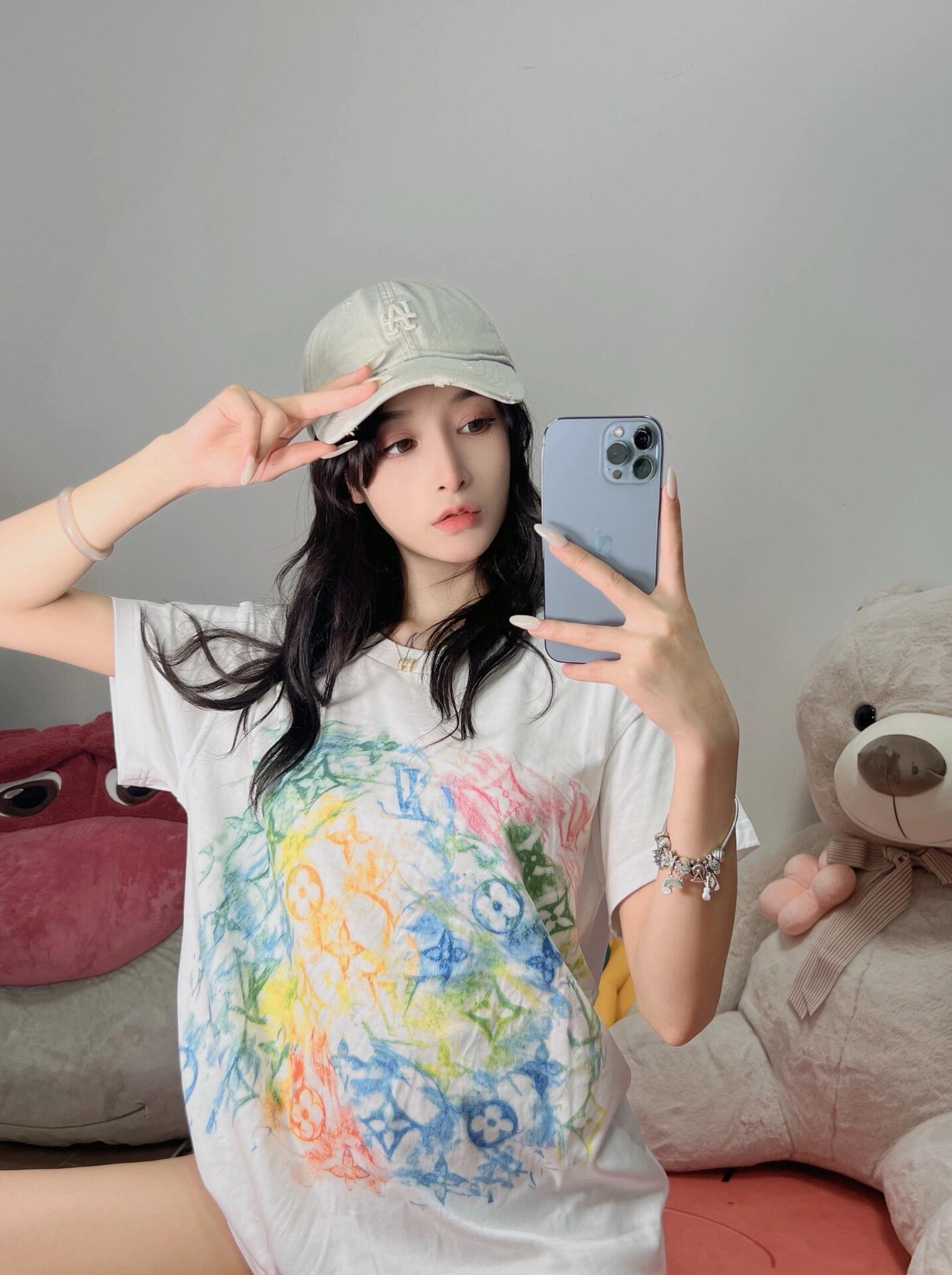 。LOUIS VUITTON 满印彩色圆领短袖T恤●正品11599购入开发●32支紧密精梳棉●1*1索罗