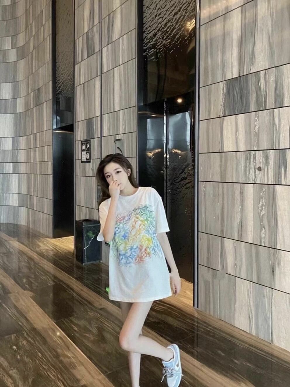 。LOUIS VUITTON 满印彩色圆领短袖T恤●正品11599购入开发●32支紧密精梳棉●1*1索罗