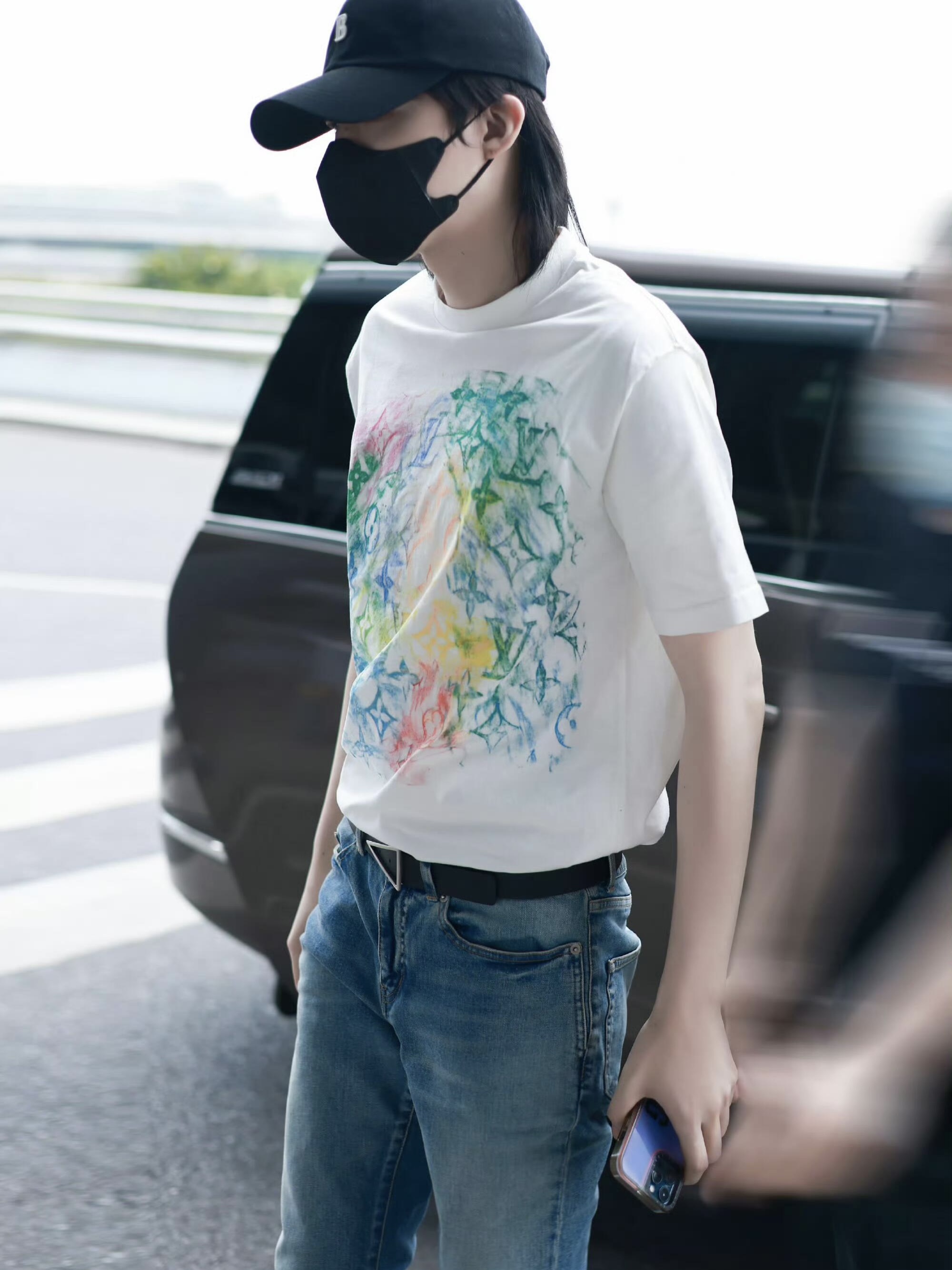 。LOUIS VUITTON 满印彩色圆领短袖T恤●正品11599购入开发●32支紧密精梳棉●1*1索罗