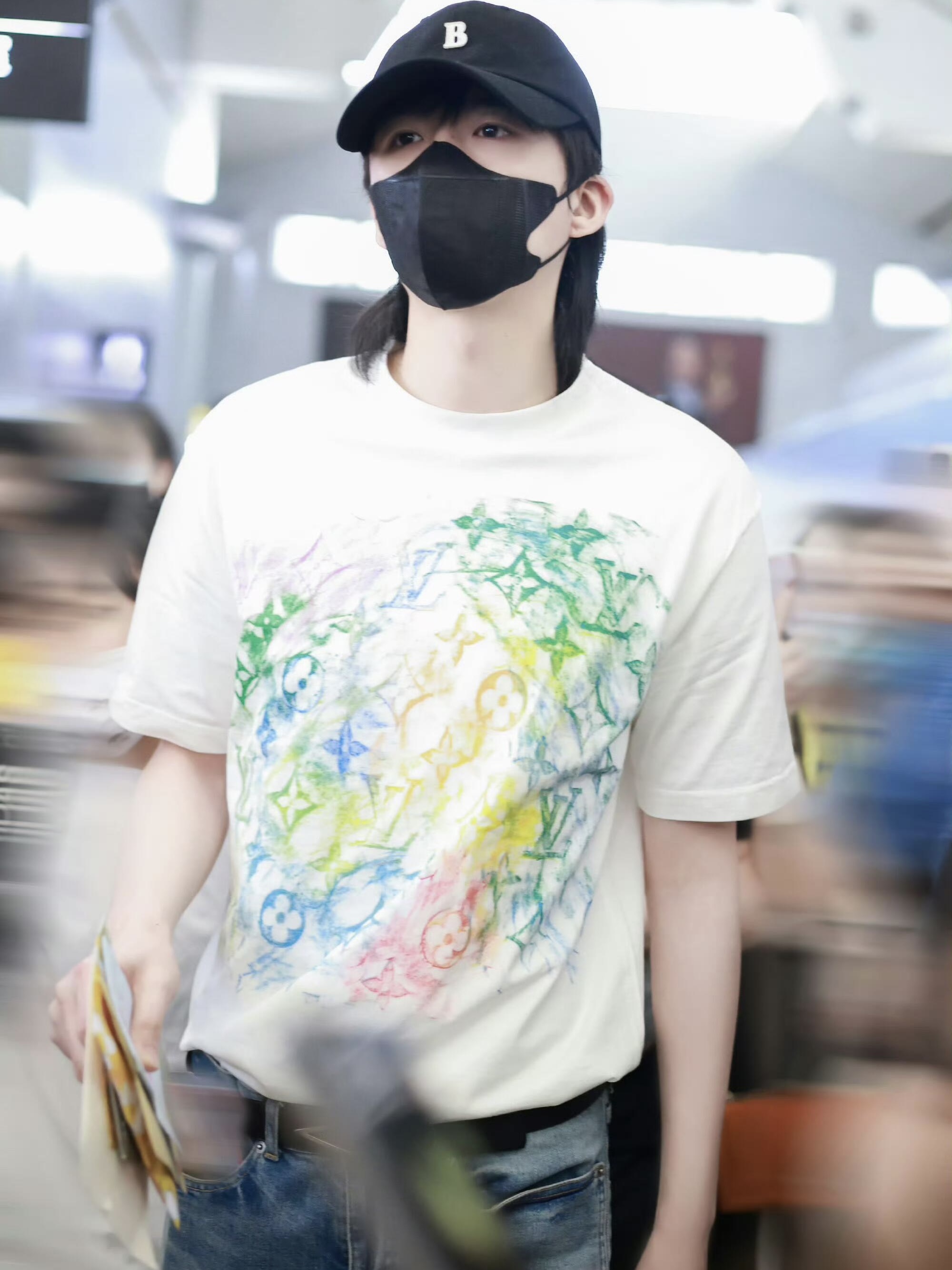 。LOUIS VUITTON 满印彩色圆领短袖T恤●正品11599购入开发●32支紧密精梳棉●1*1索罗