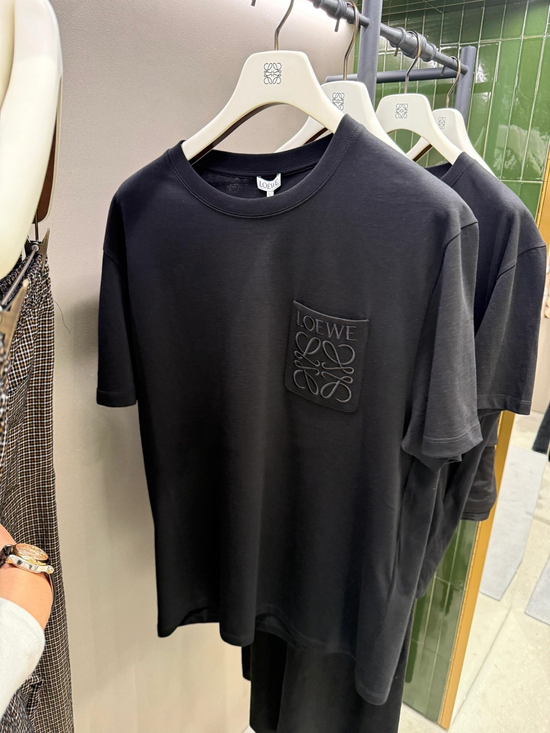 LOEWE 26SS棉质刺绣LOGO标识短袖T恤 ●正品4800购入开发 ●20支100%棉200克 ●1*1配套拉架罗