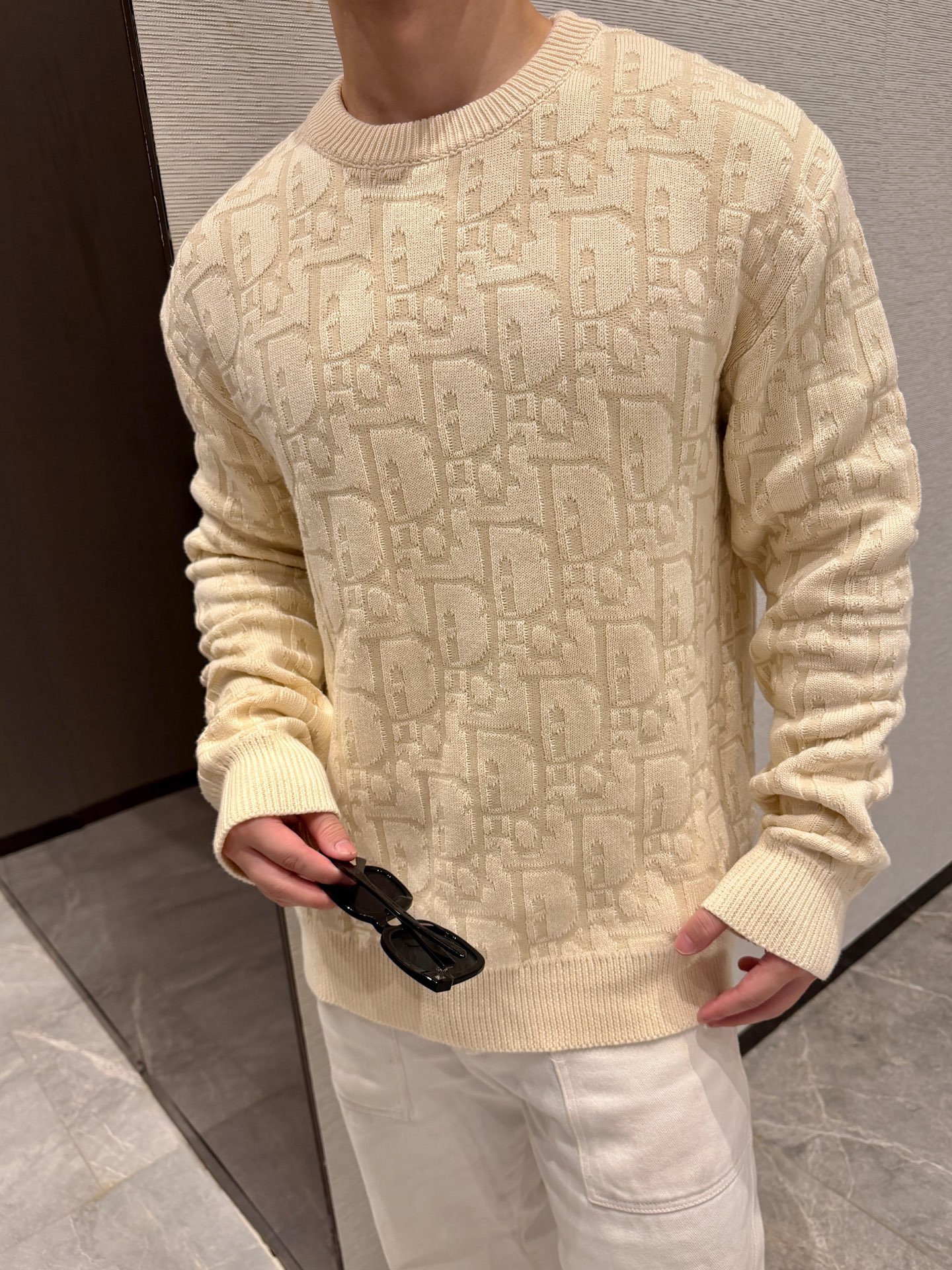 DIOR 26FW棉质混纺提花LOGO标识针织衫 ●正品17500购入开发 ●40支双股精疏棉混纺纱线 ●采用日本进口(