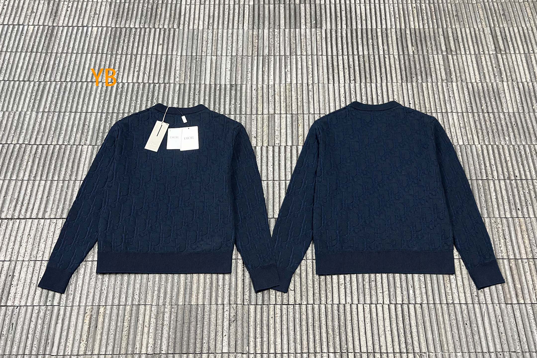DIOR 26FW棉质混纺提花LOGO标识针织衫 ●正品17500购入开发 ●40支双股精疏棉混纺纱线 ●采用日本进口(