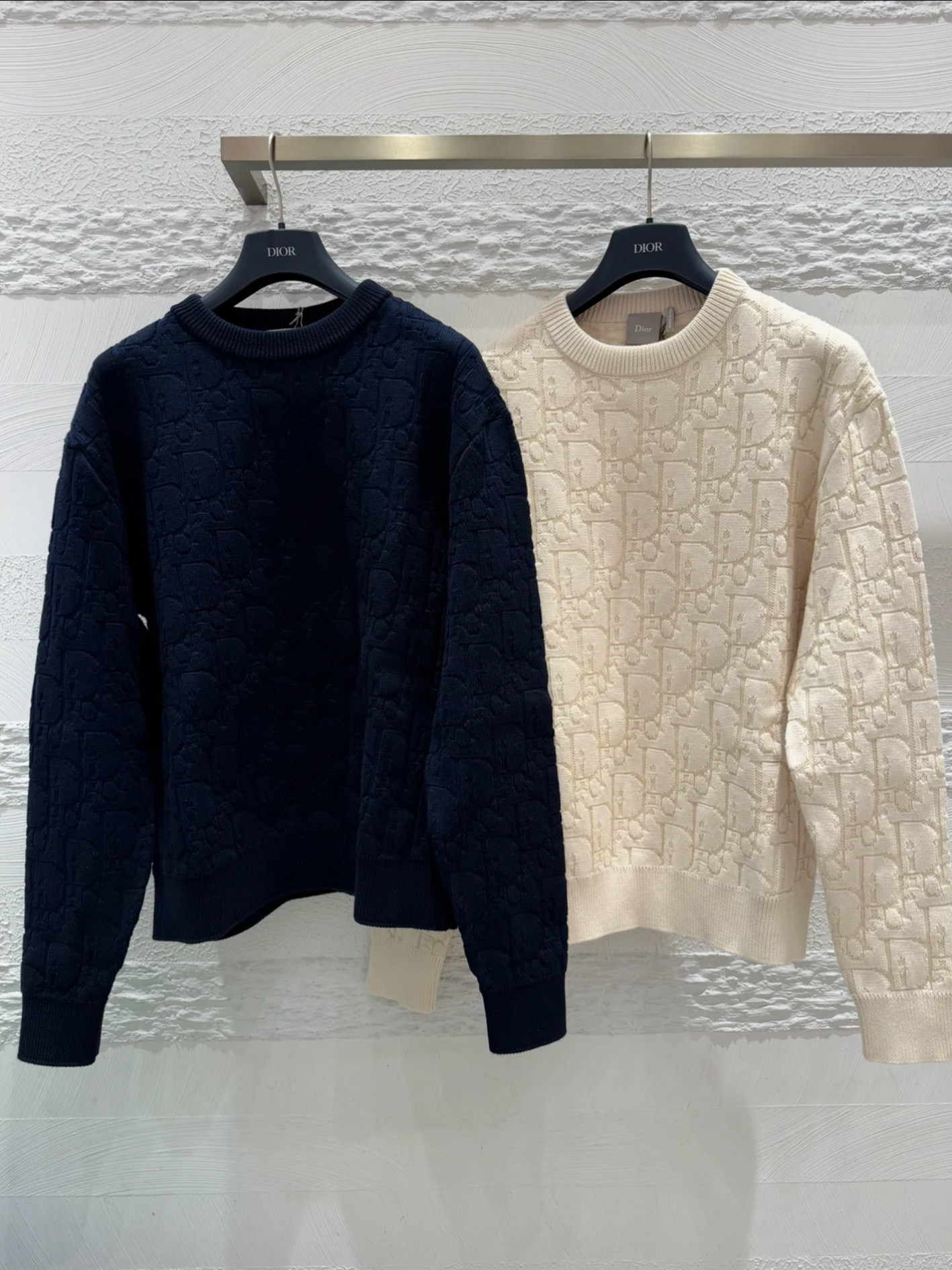DIOR 26FW棉质混纺提花LOGO标识针织衫 ●正品17500购入开发 ●40支双股精疏棉混纺纱线 ●采用日本进口(