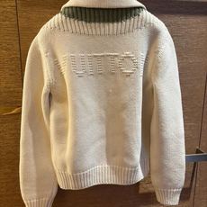 LOUIS VUITTON 26SS皮革标识嵌花运动衫毛衣 ●正品23600购入开发 ●美利奴羊毛混纺纱线 ●采用日本进 LOUIS VUITTON 26SS皮革标识嵌花运动衫毛衣 ●正品23600购入开发 ●美利奴羊毛混纺纱线 ●采用日本进