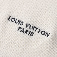 LOUIS VUITTON 26FW刺绣标识混合针织运动衫 ●正品19800购入开发 ●40支双股精疏棉混纺纱线 ●定染 LOUIS VUITTON 26FW刺绣标识混合针织运动衫 ●正品19800购入开发 ●40支双股精疏棉混纺纱线 ●定染